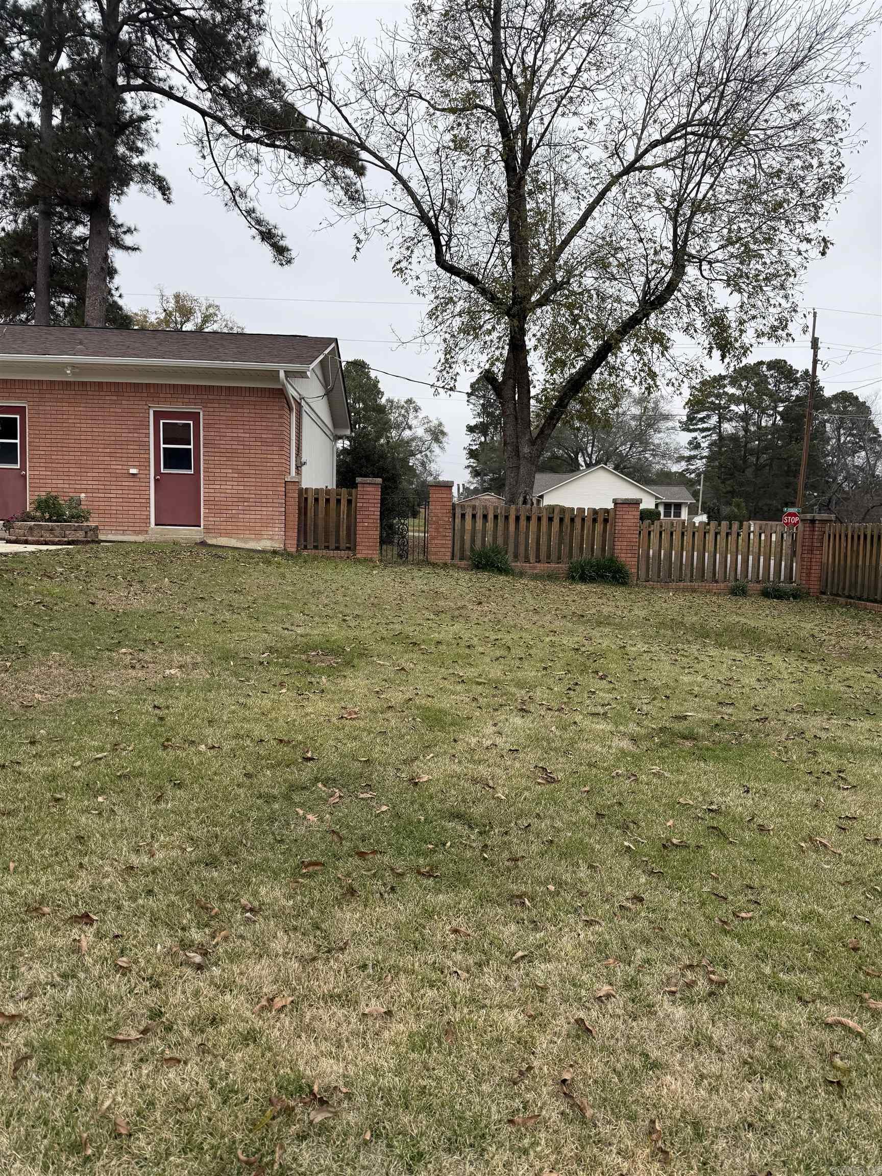 1001 W Johnson  Nashville, AR