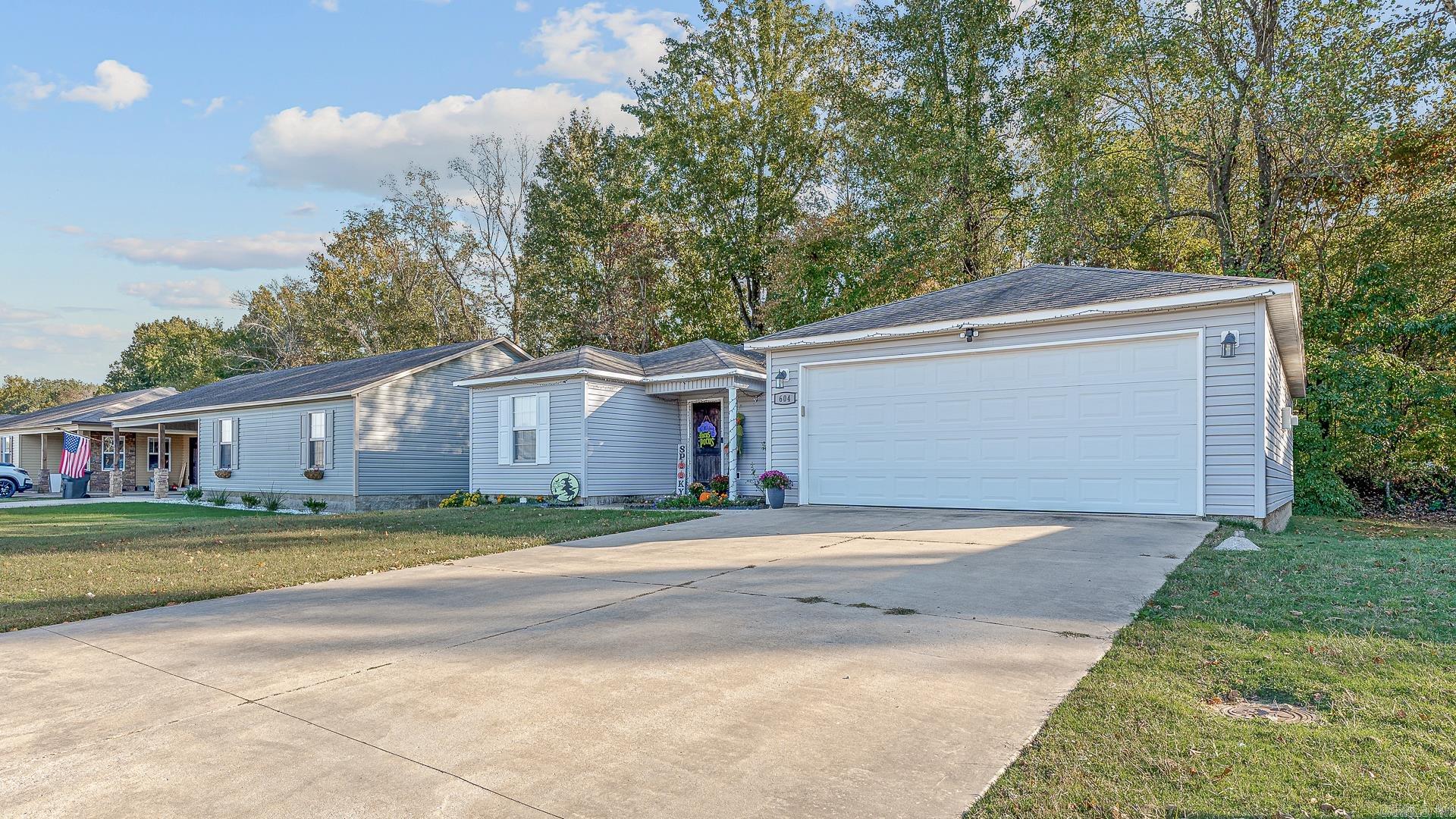 604 Elizabeth  Paragould, AR