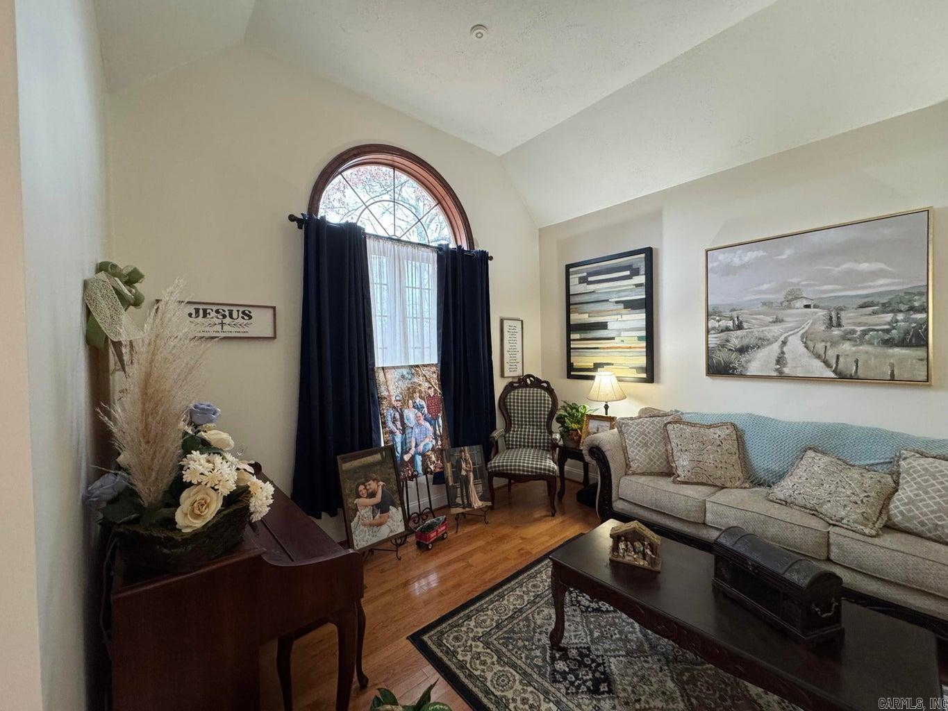 910 Nelsonville  Smithville, AR