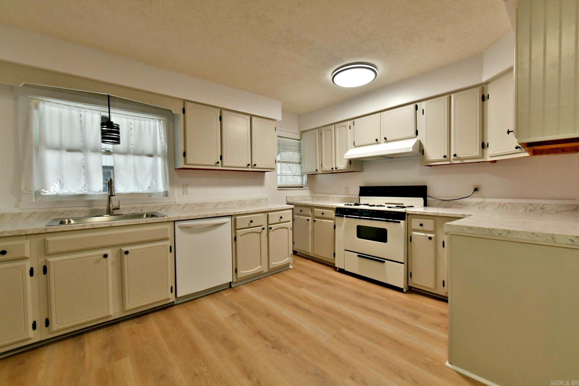 1311 Reeves Ave  Mena, AR