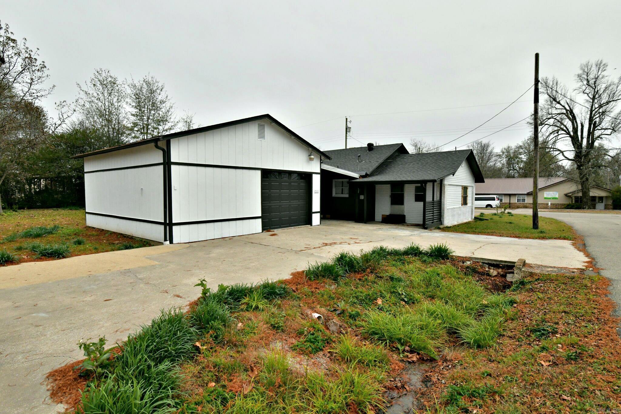 1311 Reeves Ave  Mena, AR