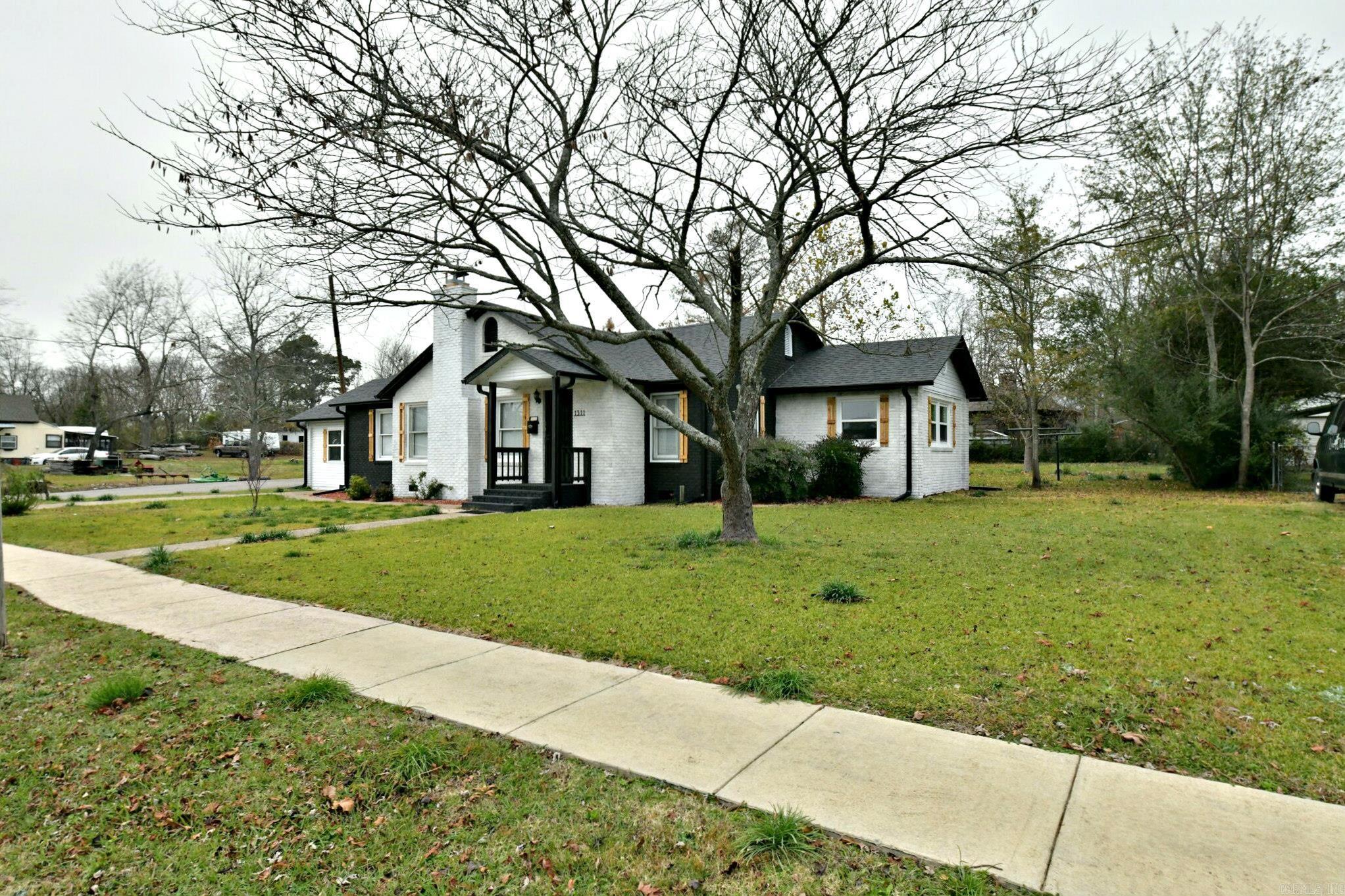 1311 Reeves Ave  Mena, AR