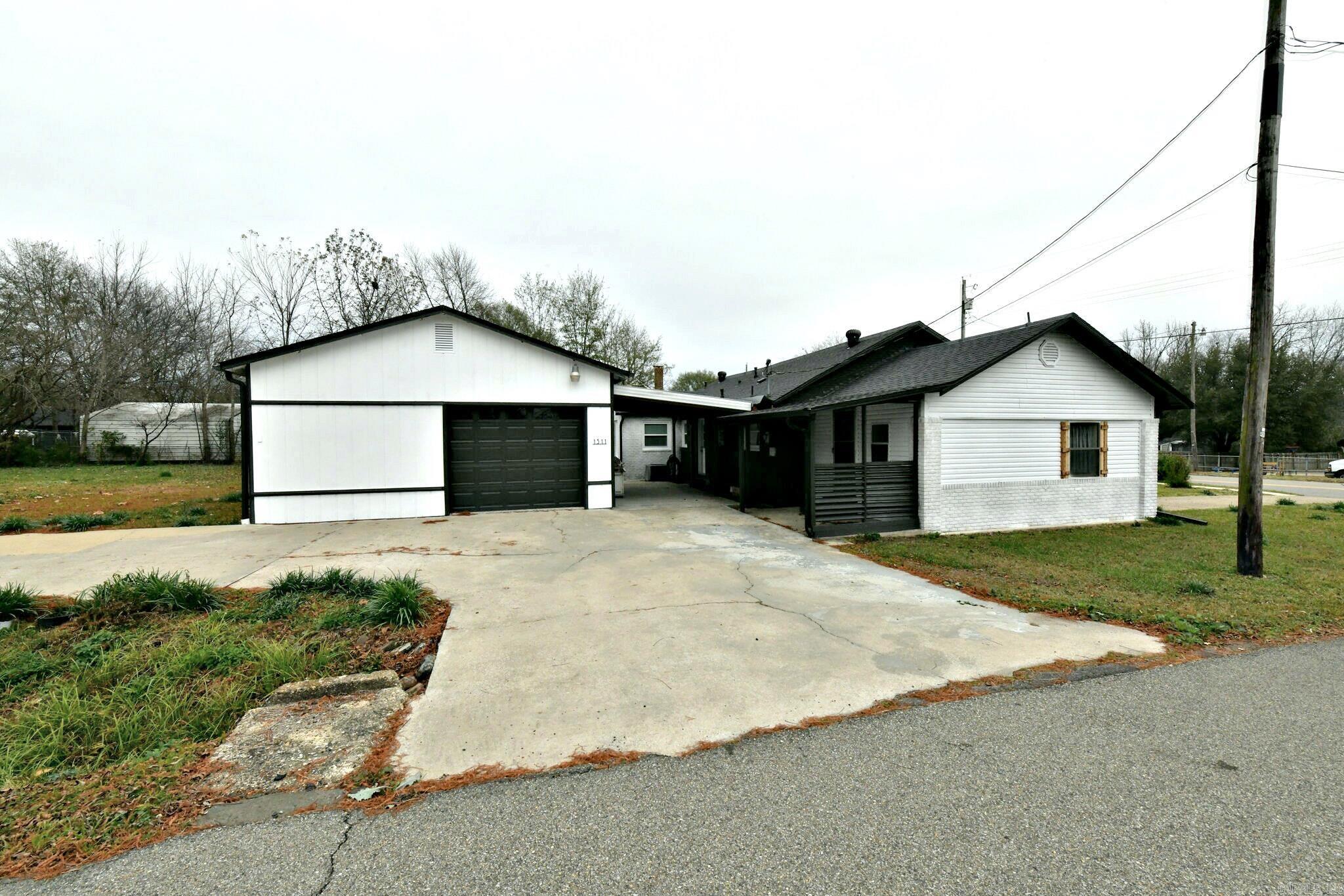 1311 Reeves Ave  Mena, AR