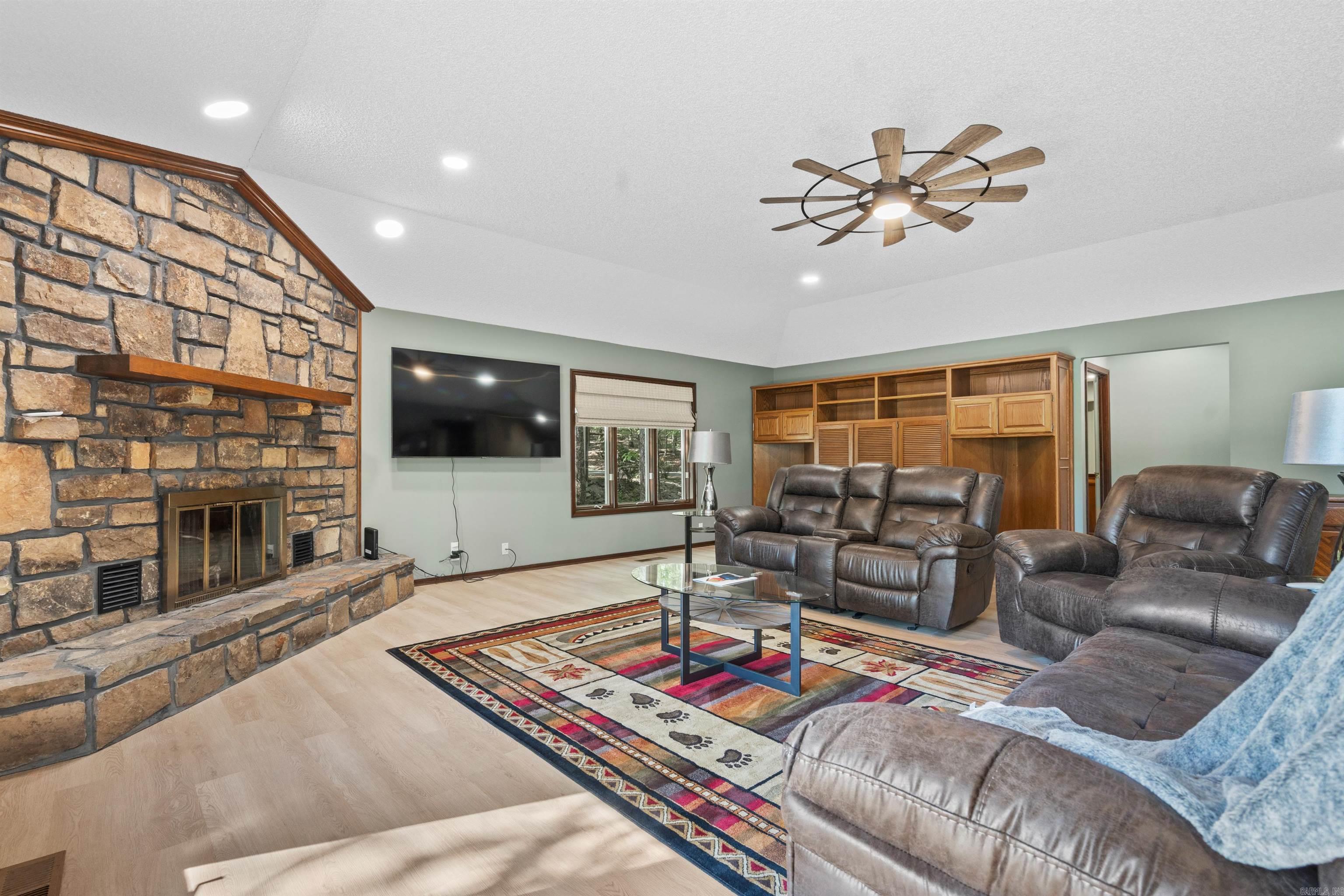 19 La Canada  Hot Springs Village, AR