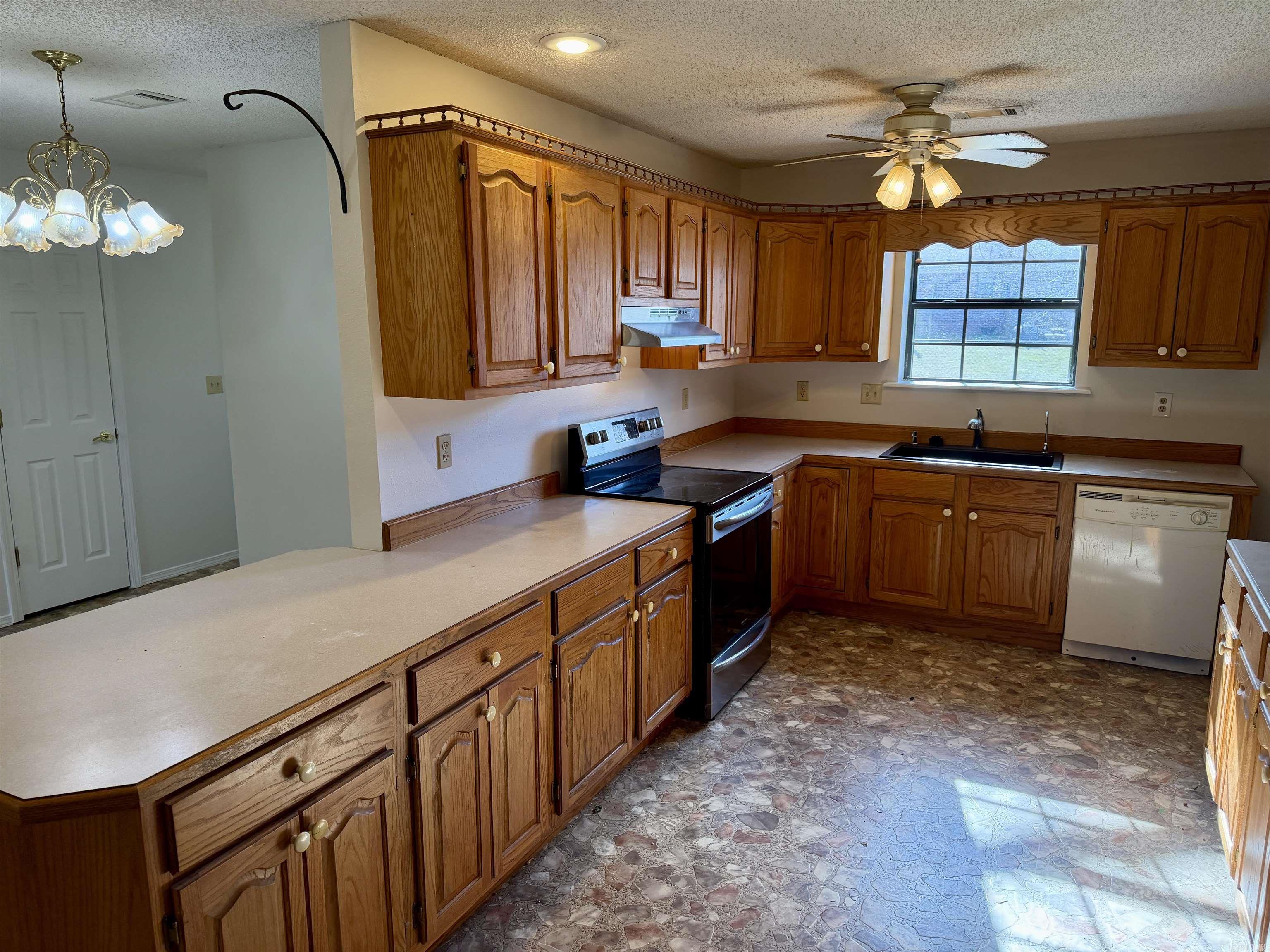 14 Lakeview Cir  Clarksville, AR