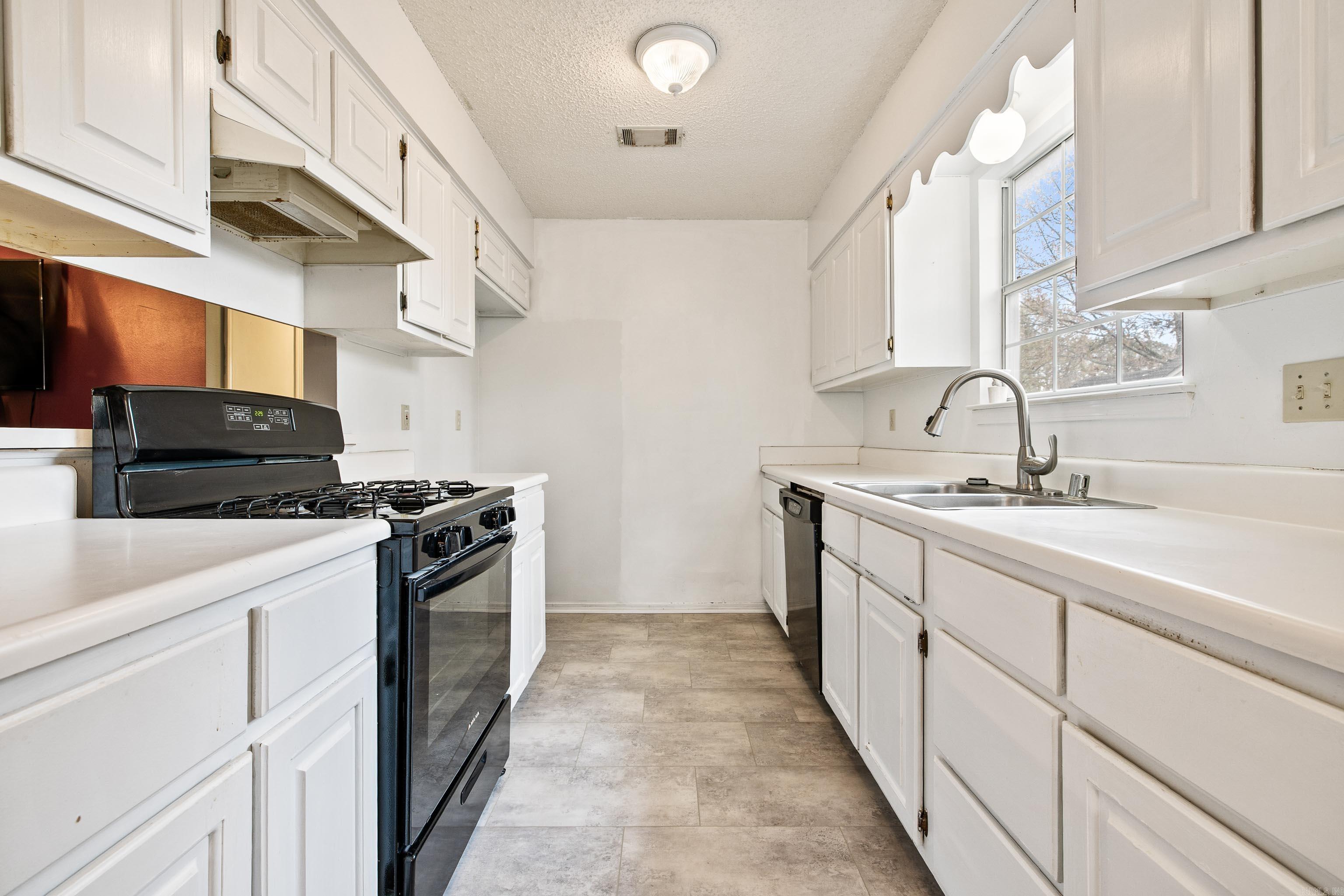 2204 Singleton Cove Little Rock, AR 72204