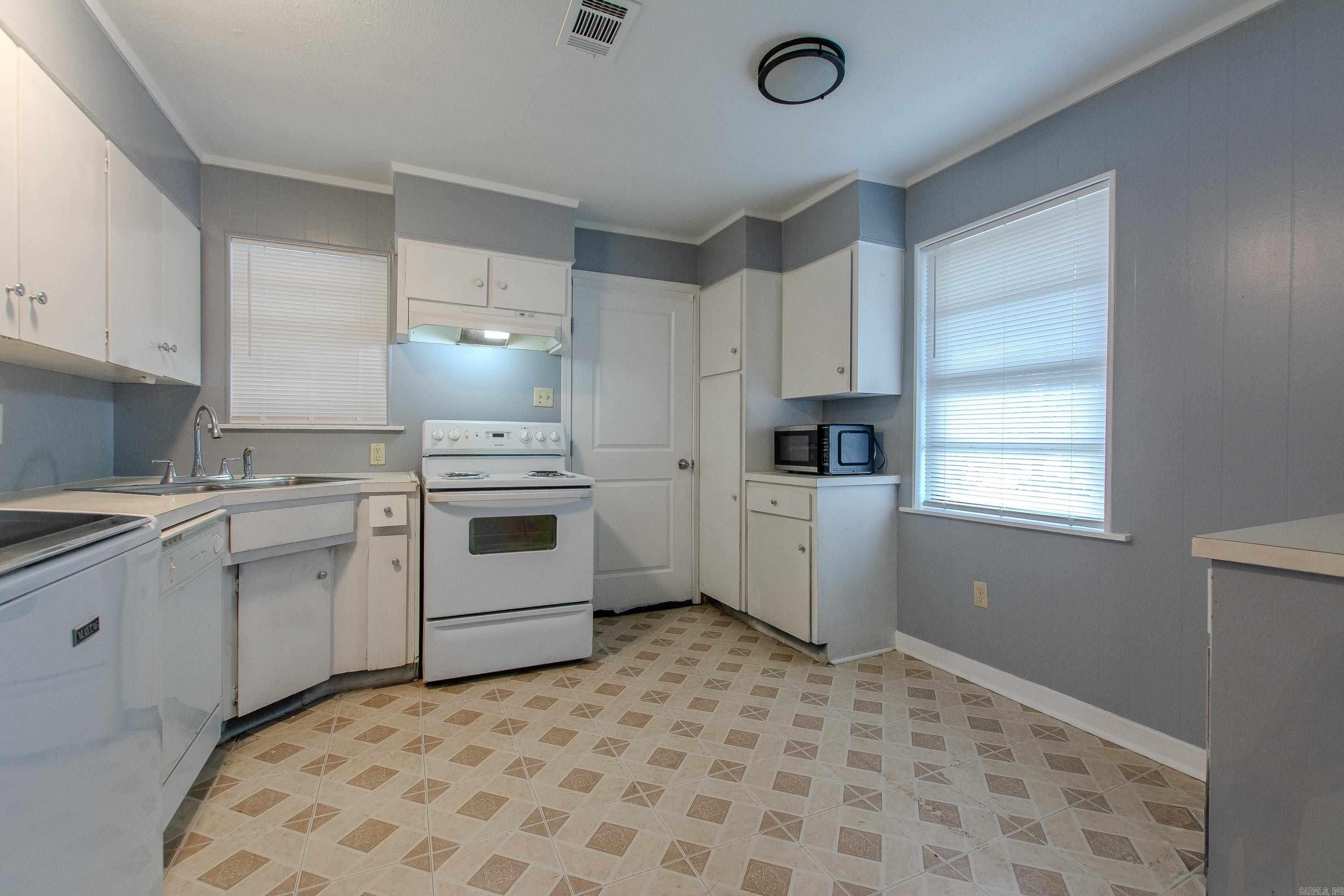 713 Oakwood  Benton, AR