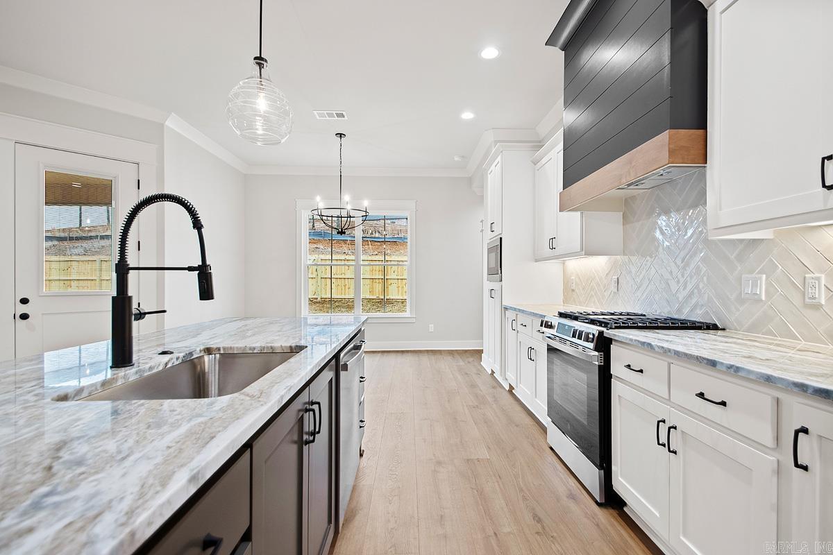 557 Valley Oak Drive Sherwood, AR 72120-4098