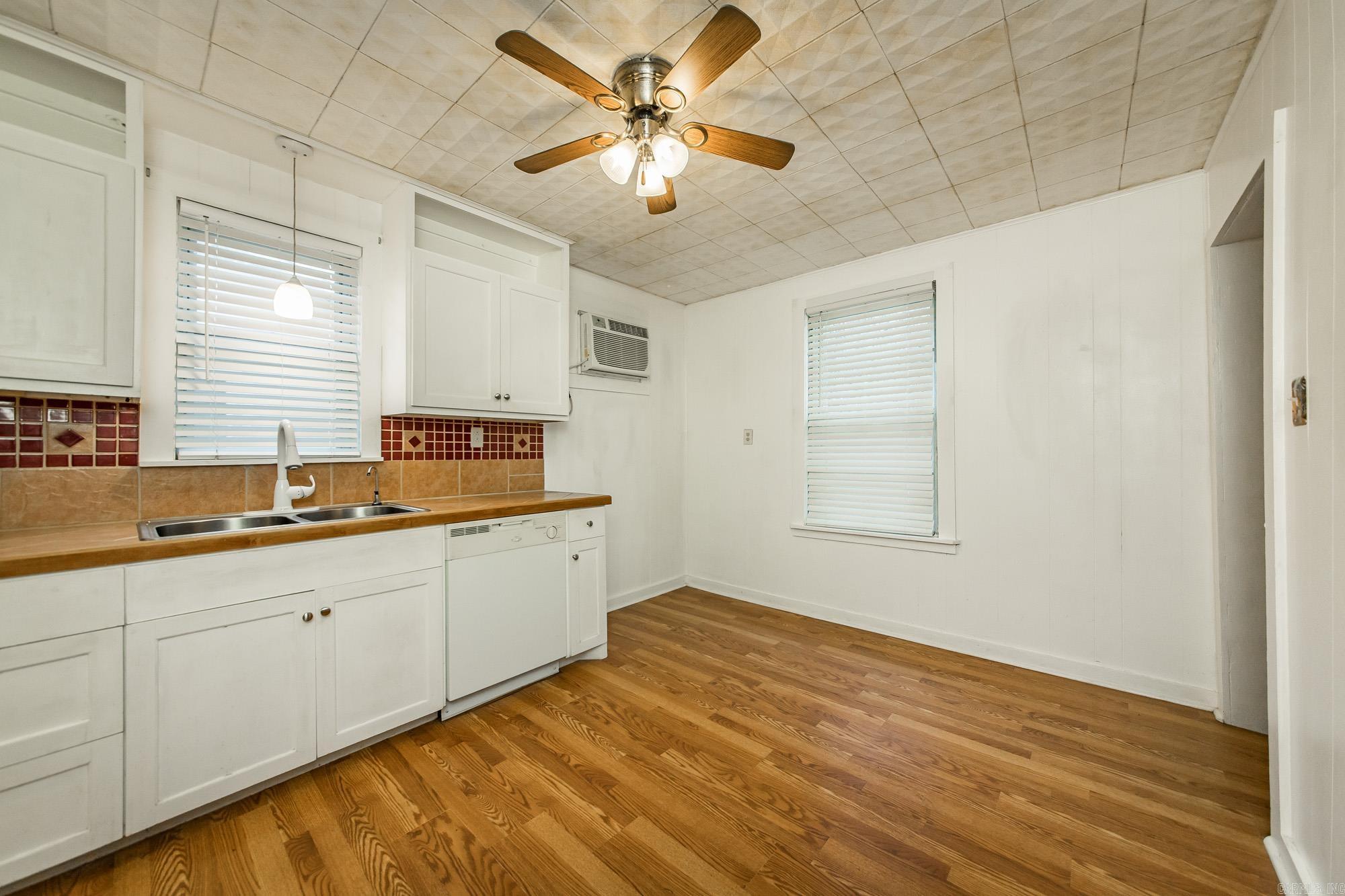 220 Irvy Rd  England, AR