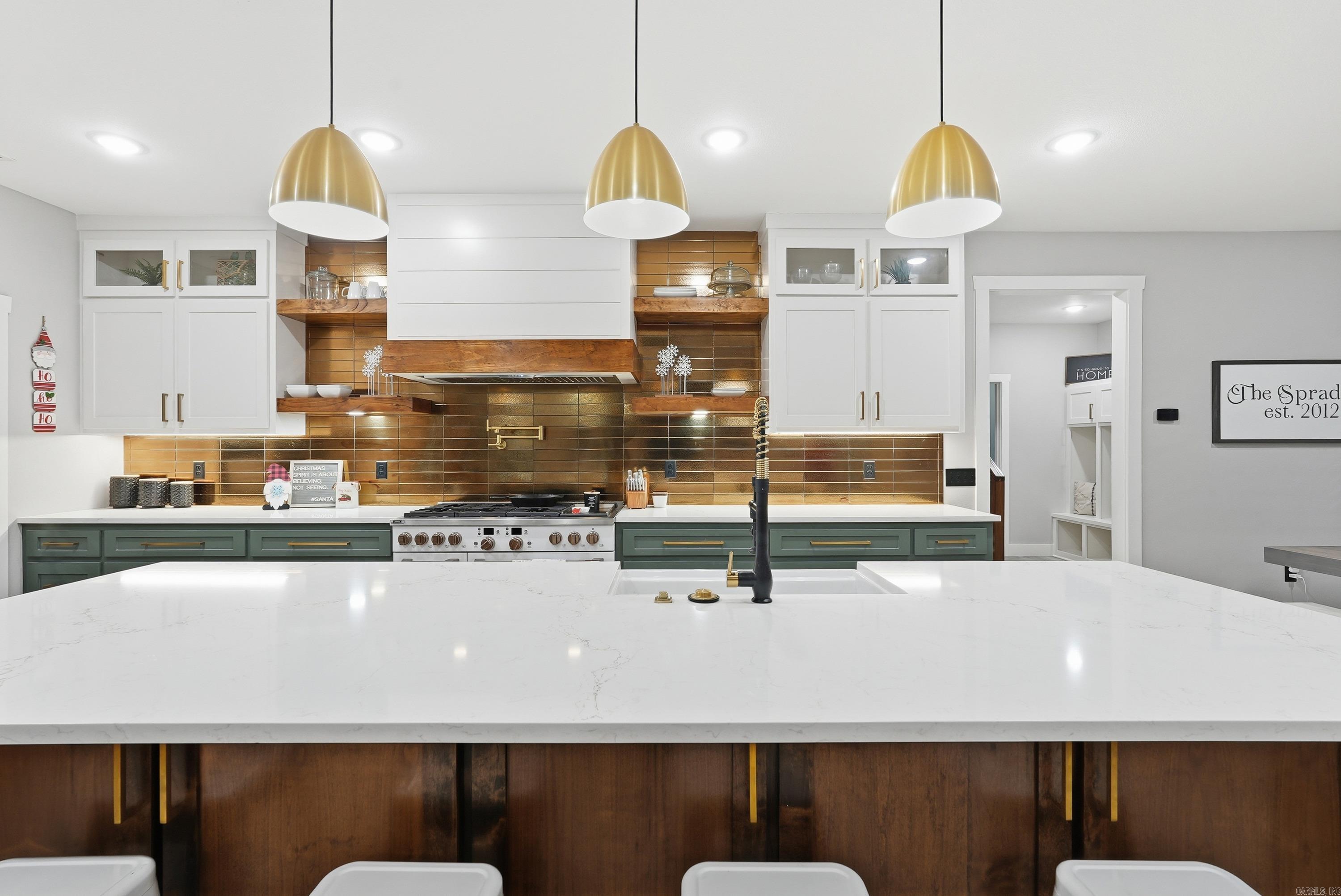 1708 E Holloway St  Morrilton, AR