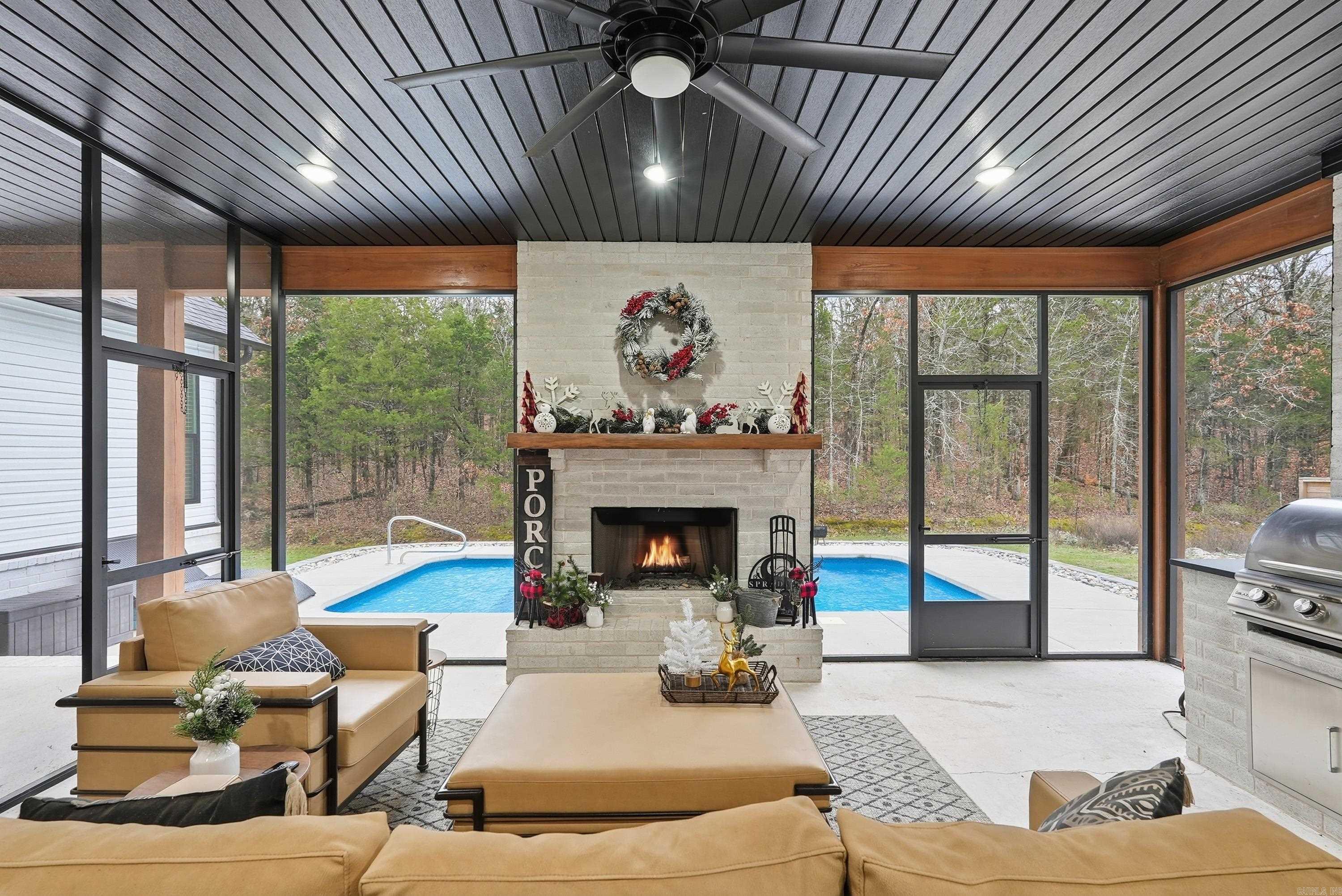 1708 E Holloway St  Morrilton, AR