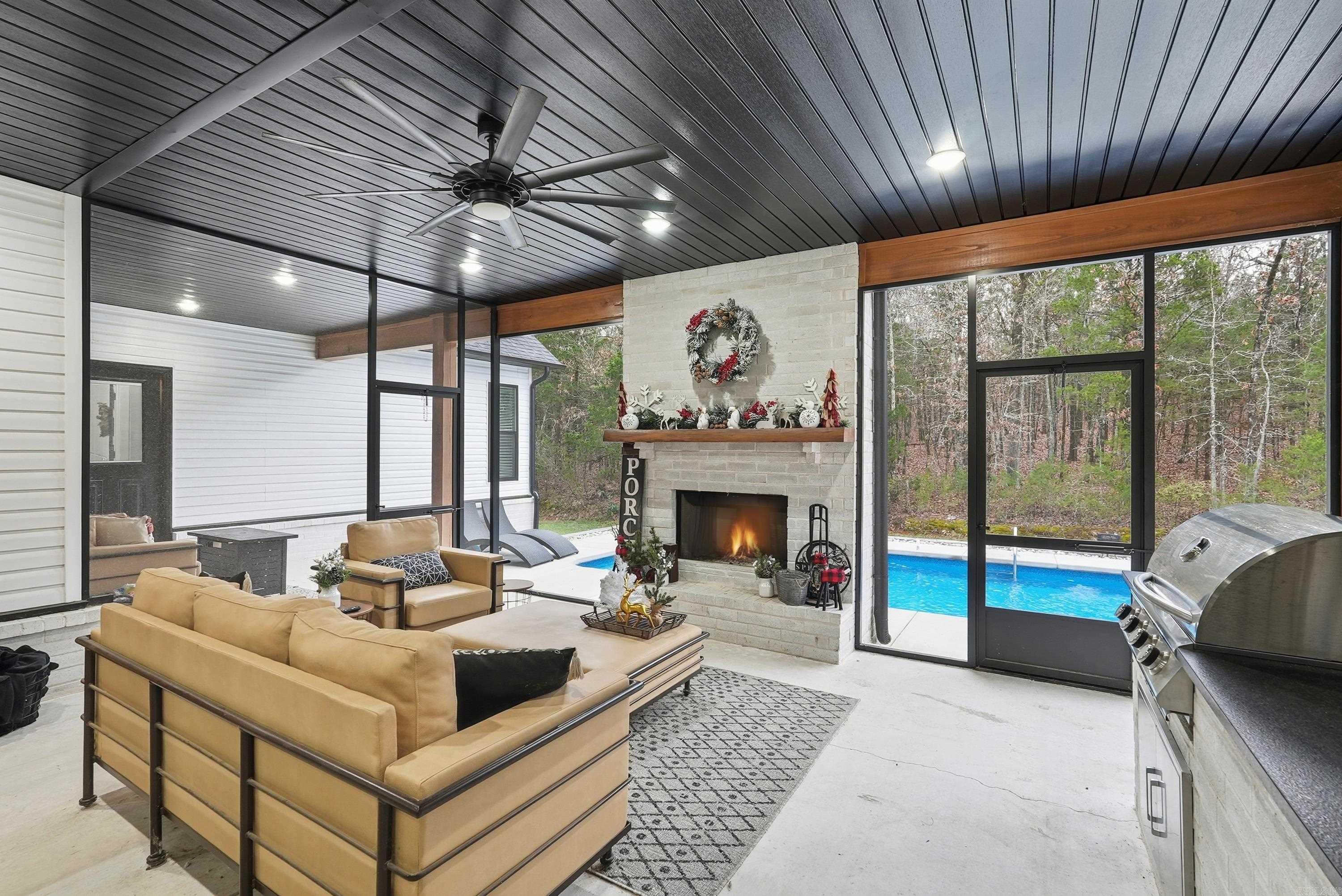 1708 E Holloway St  Morrilton, AR