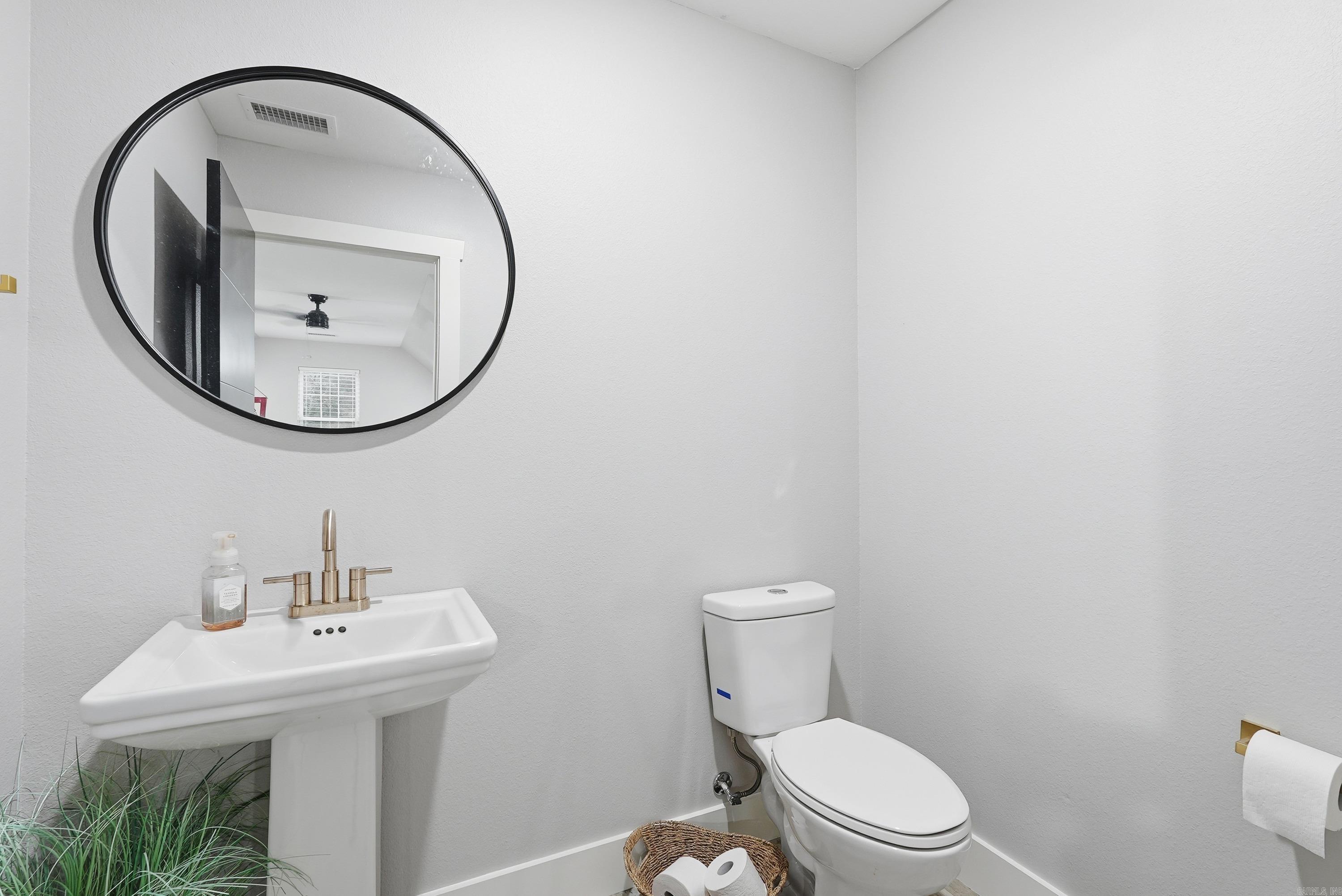 1708 E Holloway St  Morrilton, AR