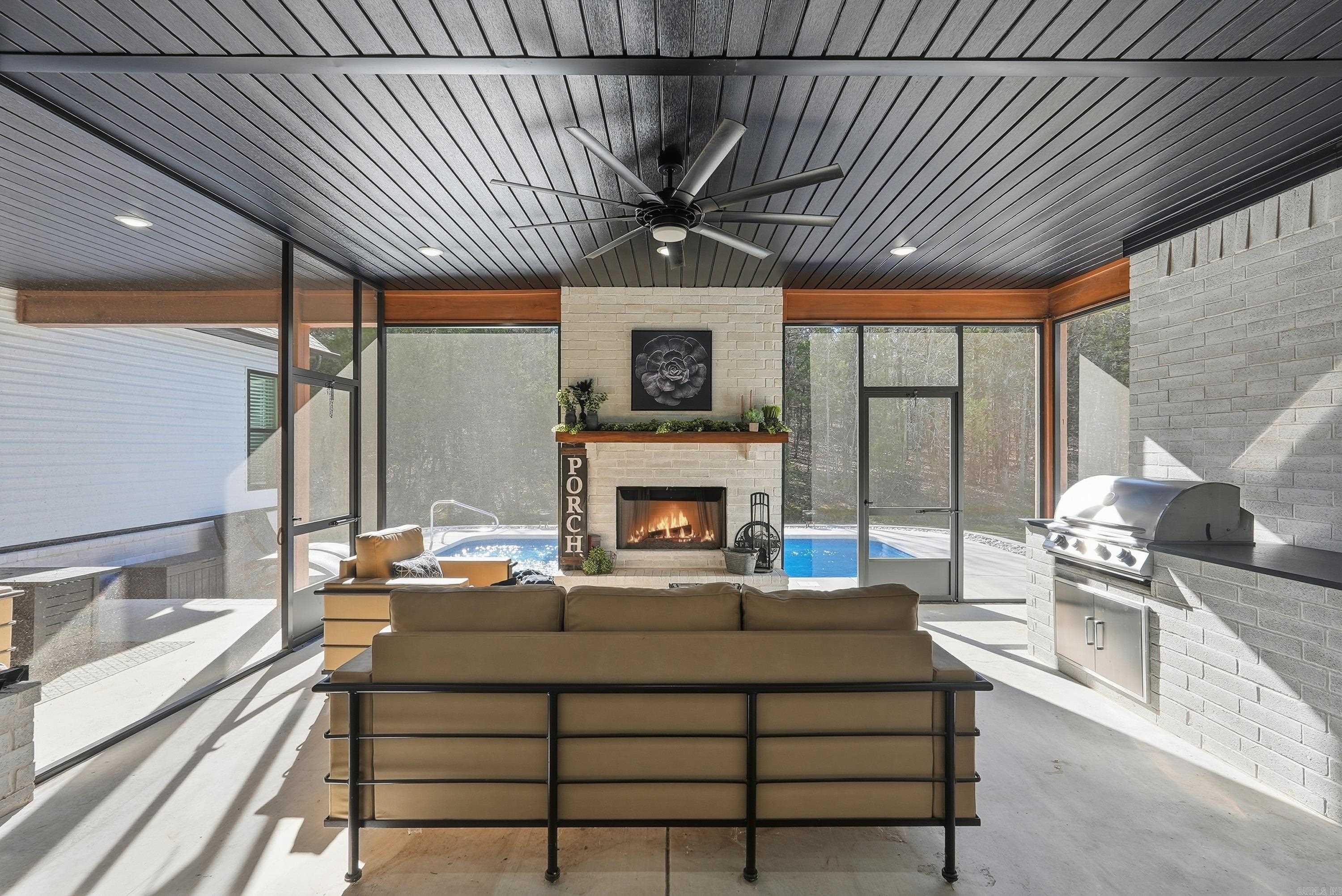 1708 E Holloway St Morrilton, AR 72110