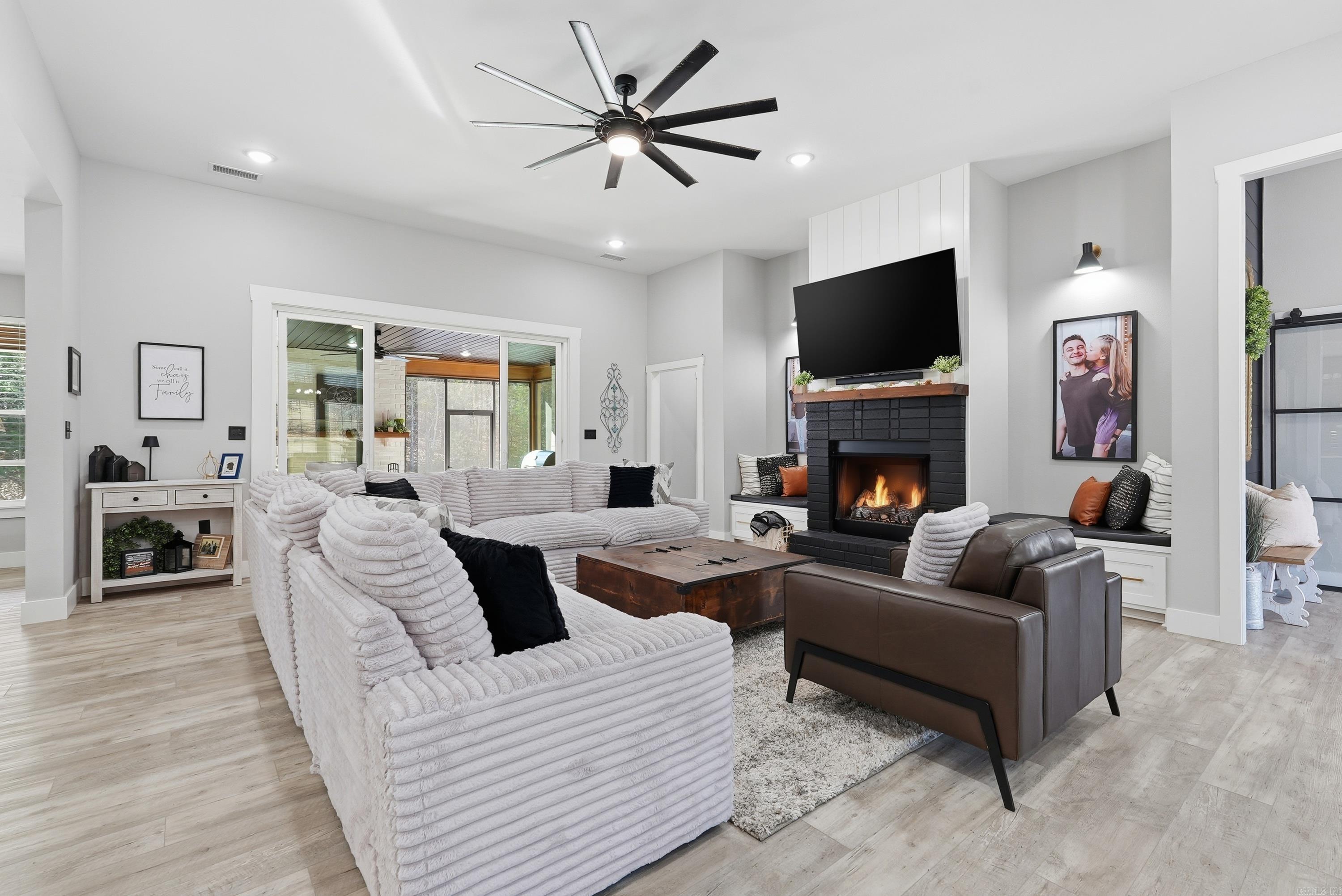 1708 E Holloway St Morrilton, AR 72110