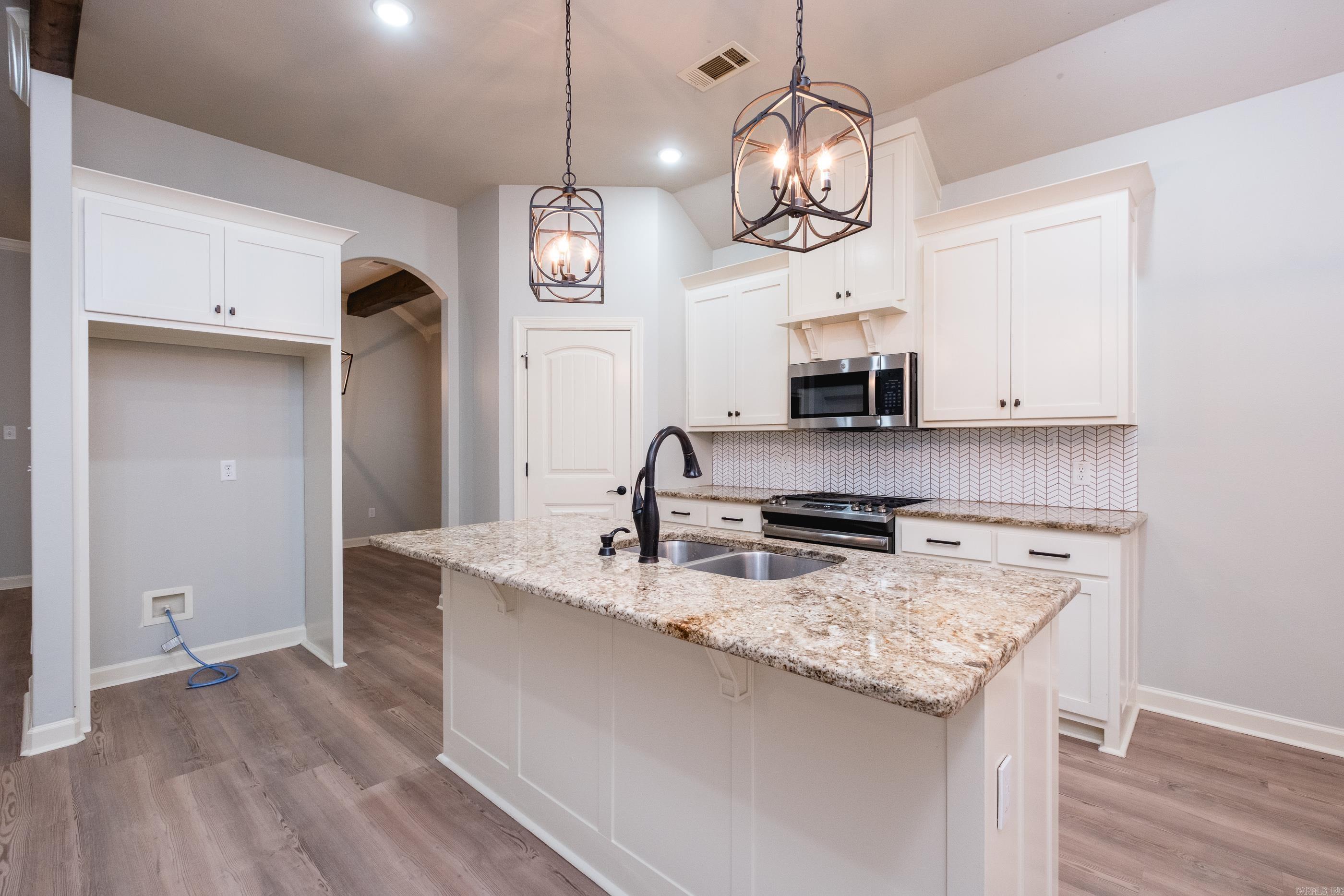 5400 Aviator Dr  Jacksonville, AR