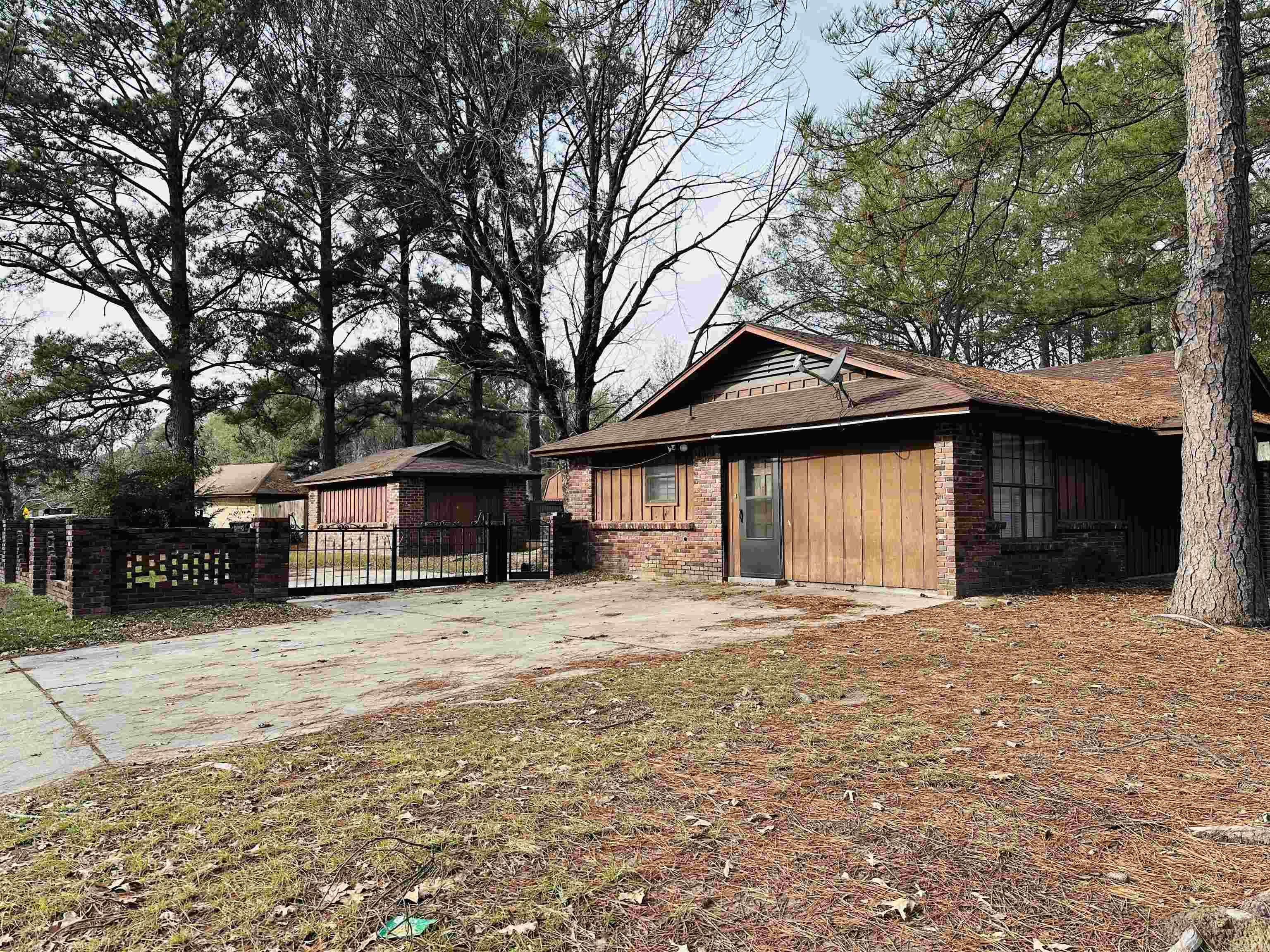 1916 Sunset Cove  Pine Bluff, AR