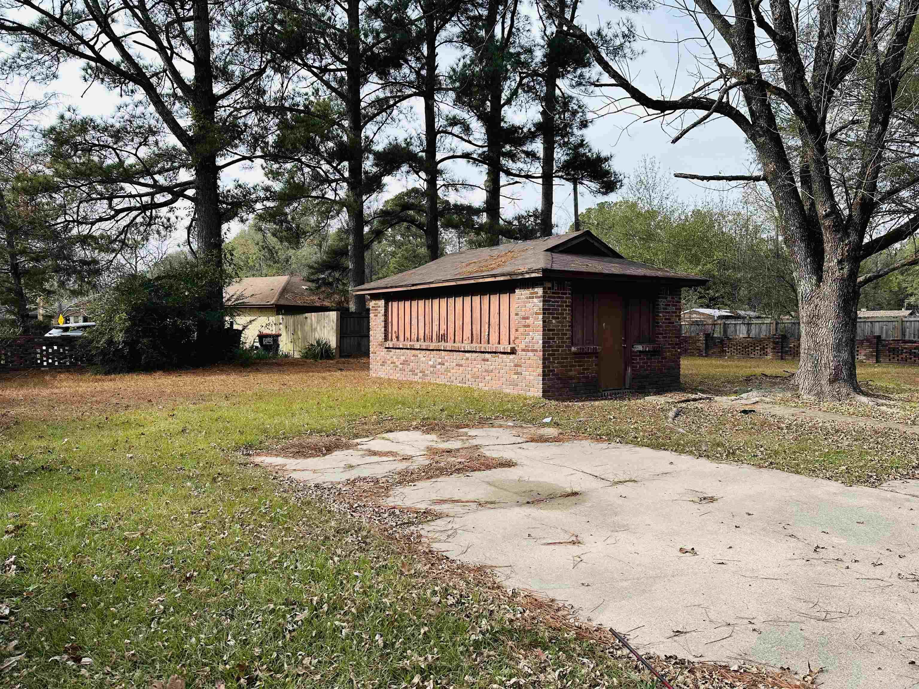 1916 Sunset Cove  Pine Bluff, AR