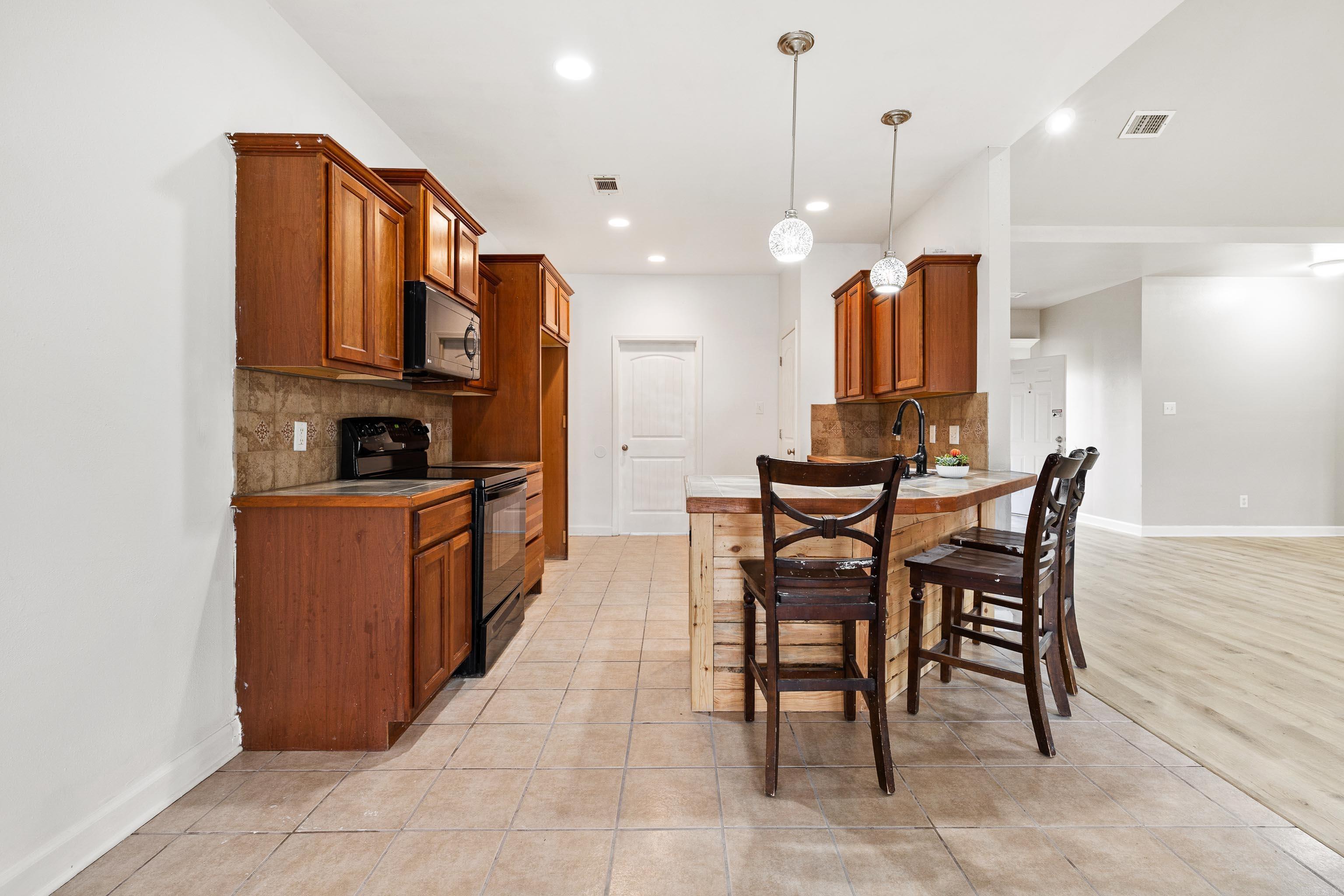 4177 Lonesome Oak  Hensley, AR