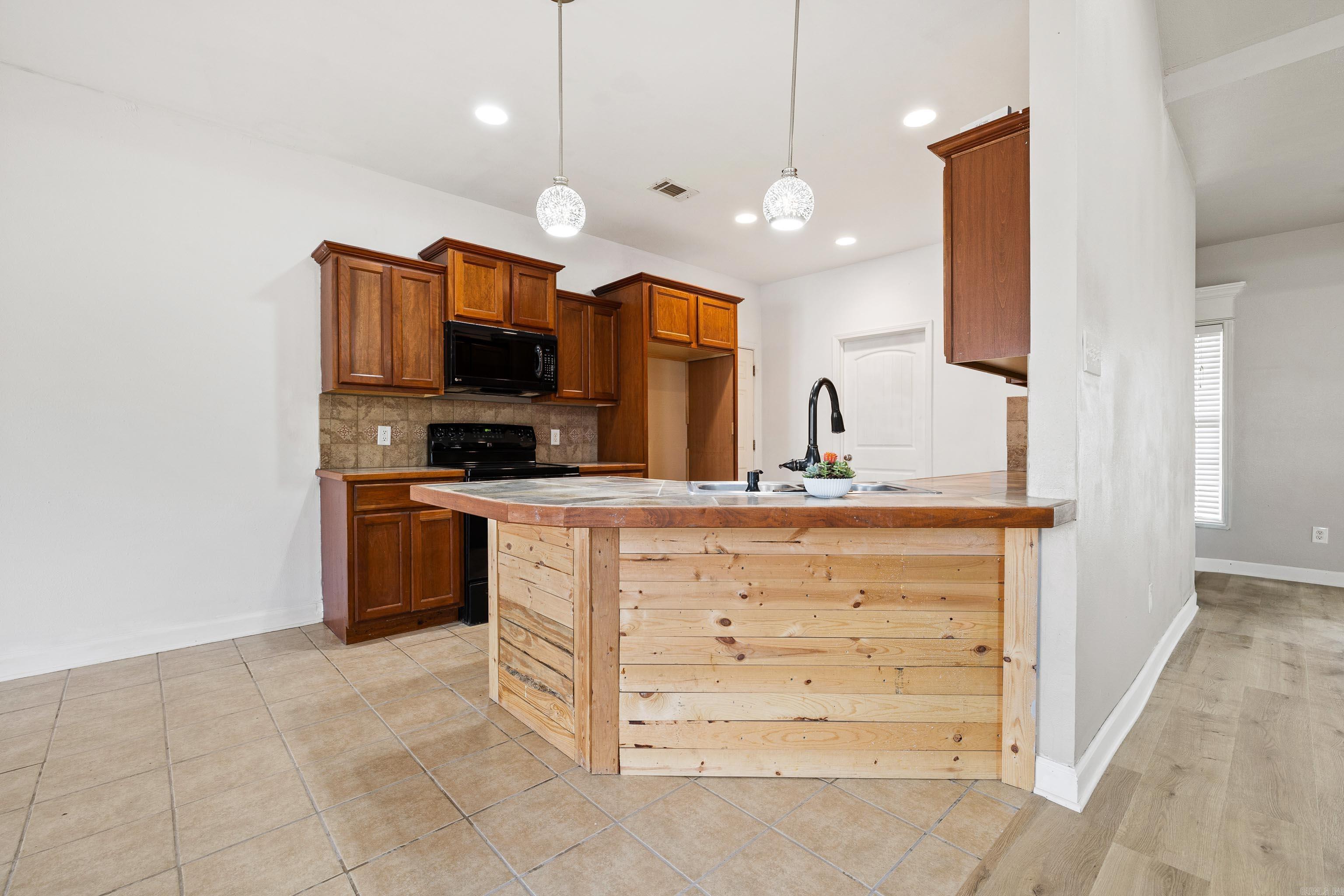 4177 Lonesome Oak  Hensley, AR