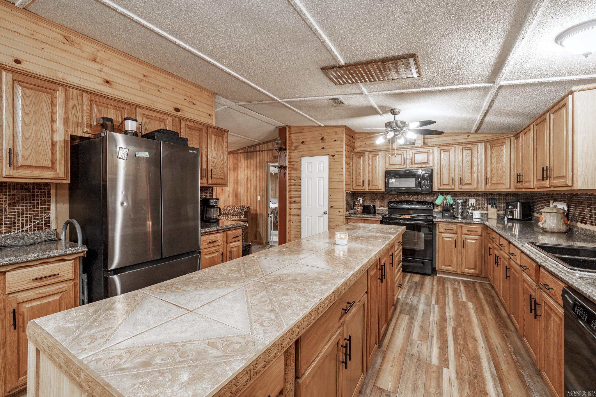 684 E Nix Rd  Rockport, AR