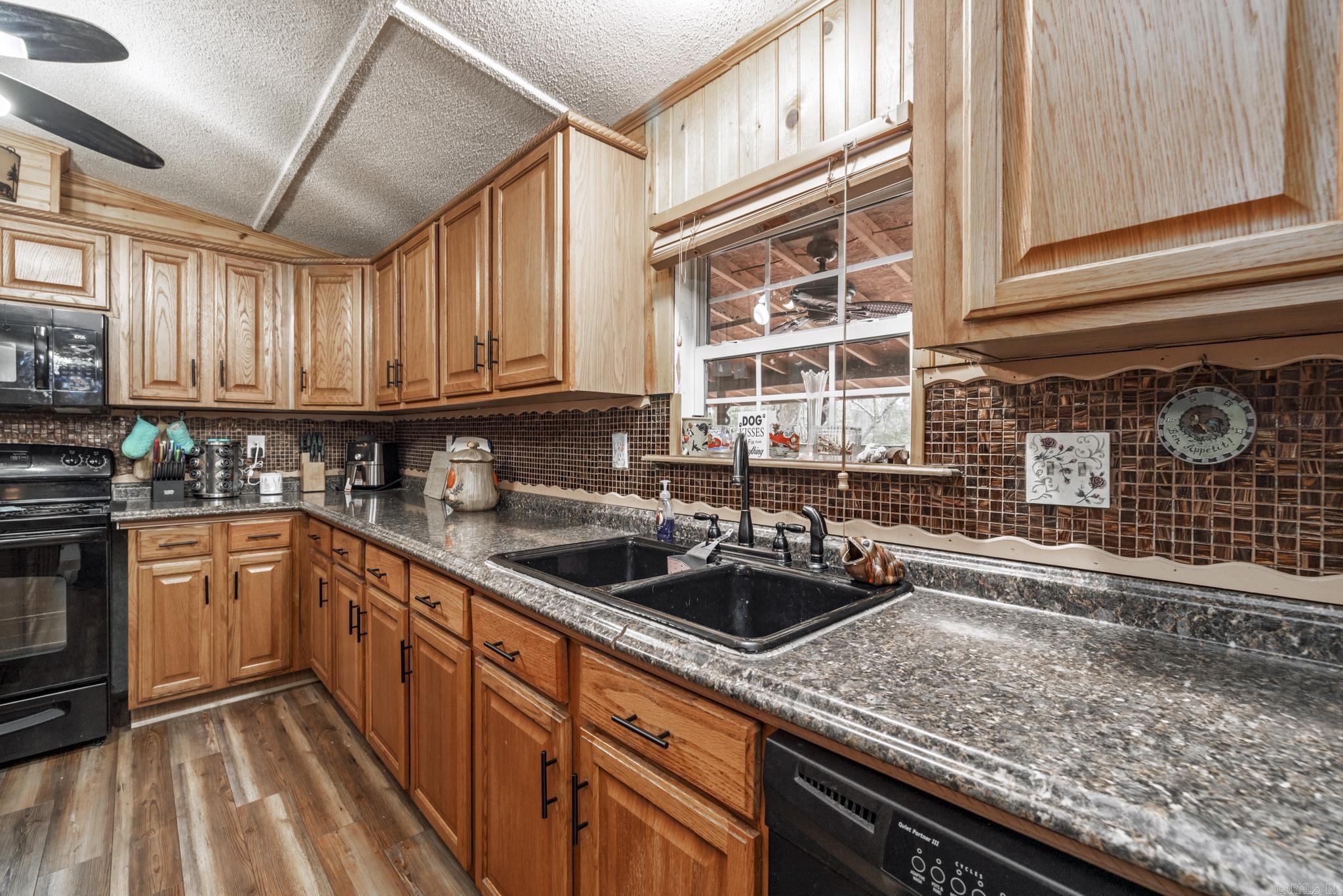 684 E Nix Rd  Rockport, AR