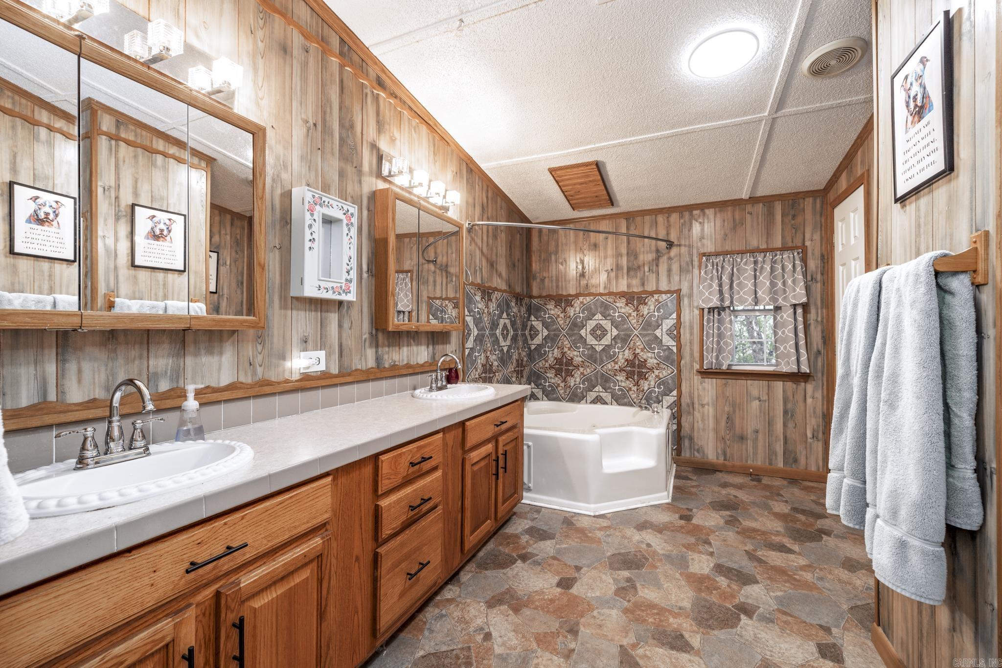 684 E Nix Rd  Rockport, AR