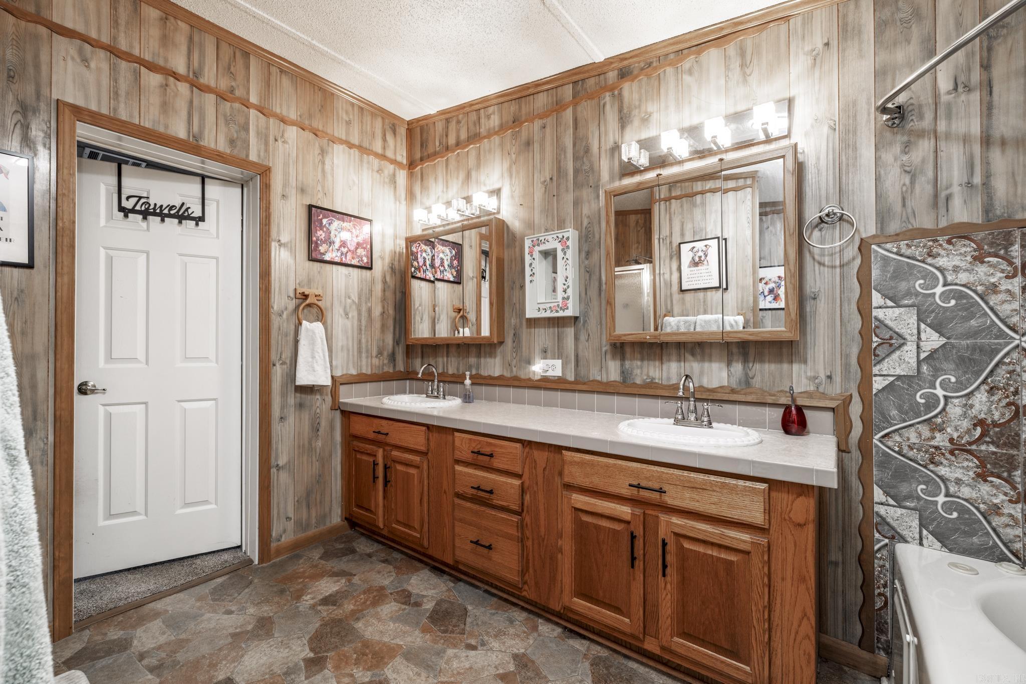 684 E Nix Rd  Rockport, AR