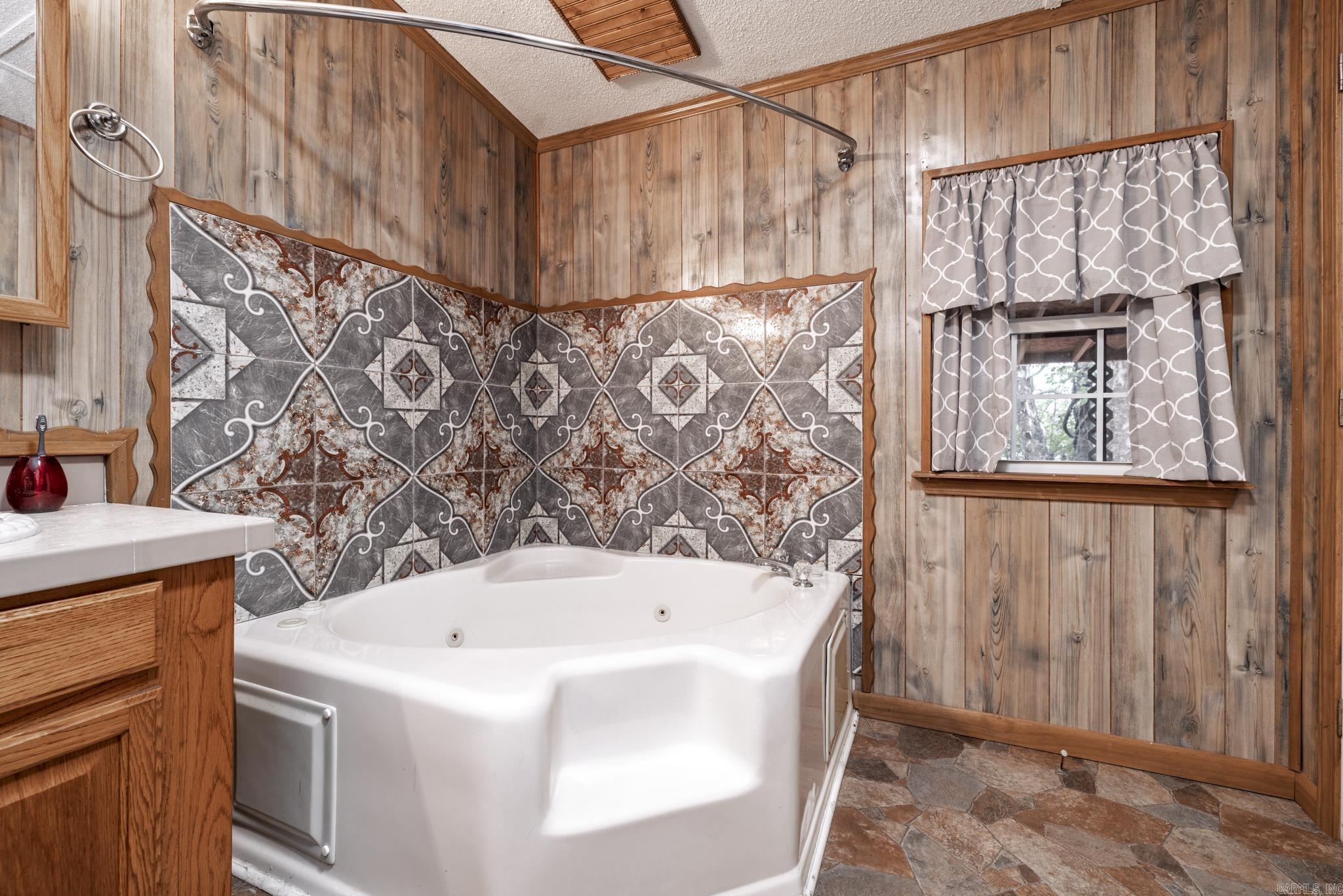 684 E Nix Rd  Rockport, AR