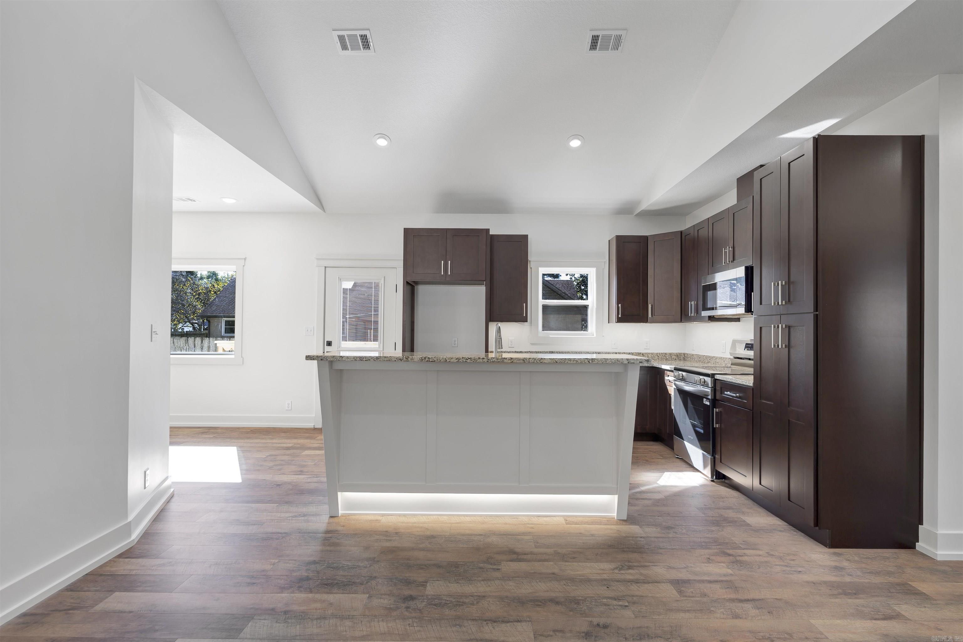 402 N San Francisco  Caraway, AR