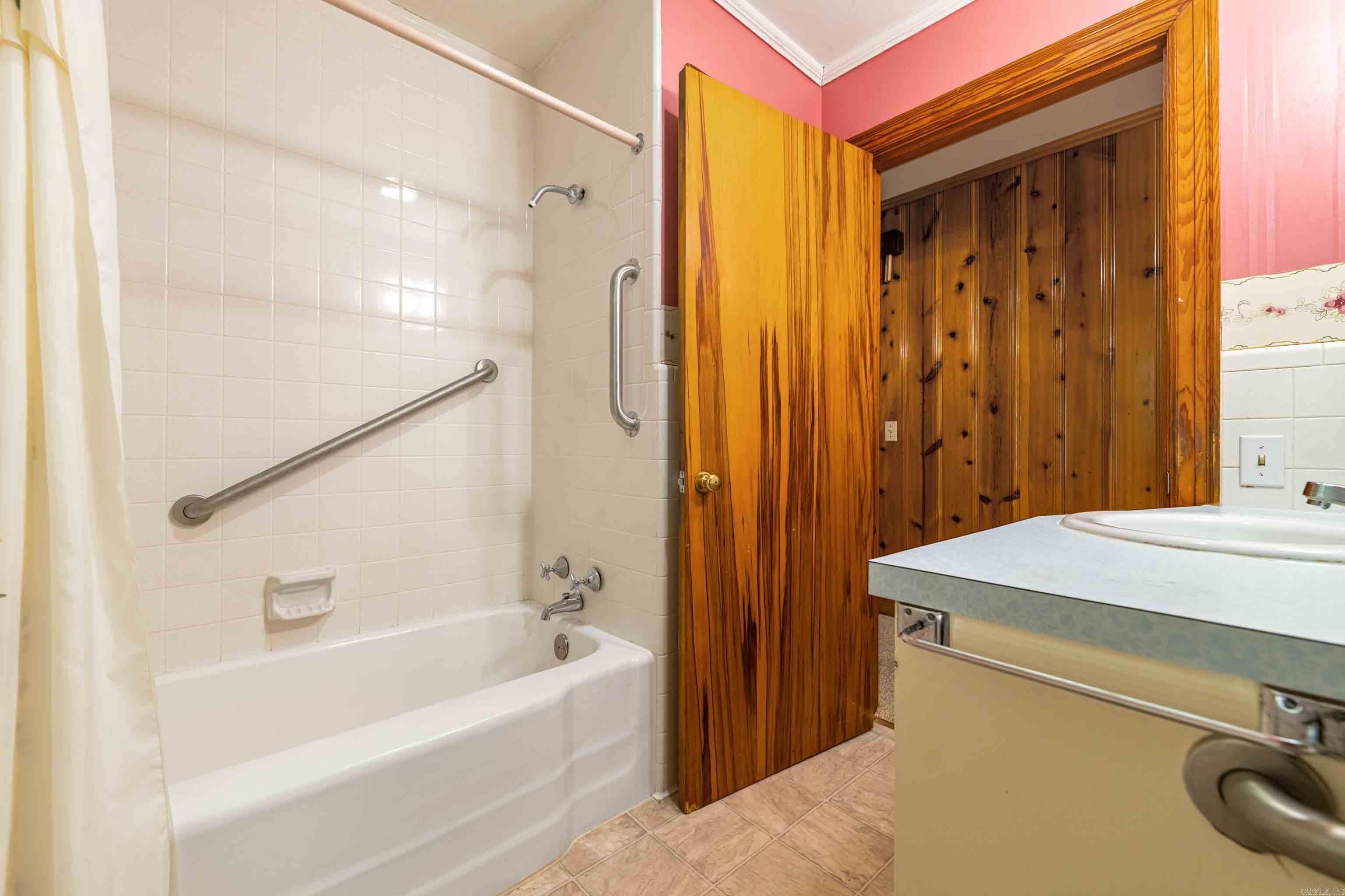 700 W Sugarloaf  Heber Springs, AR