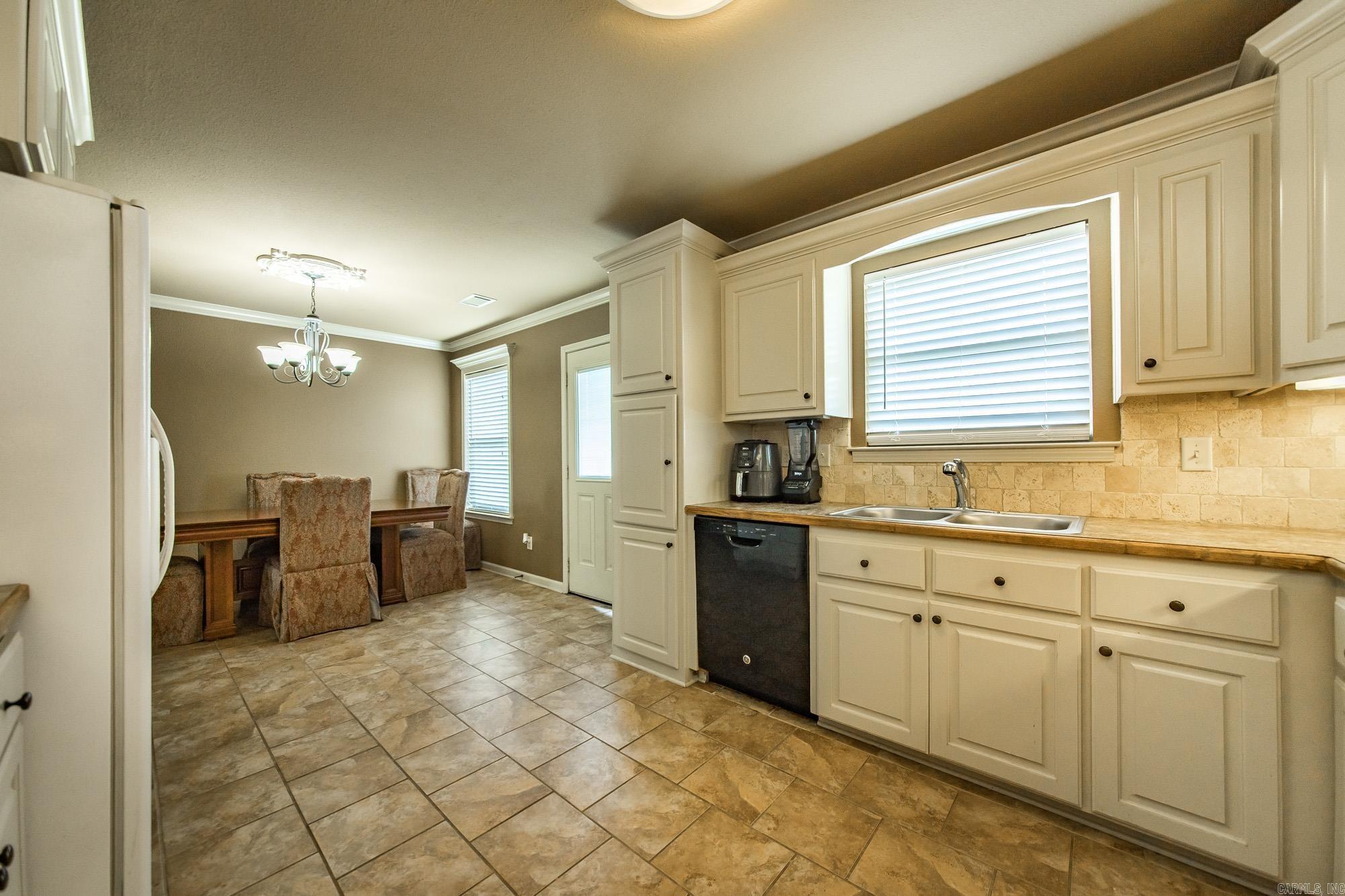 11 Birchwood Drive Ward, AR 72176