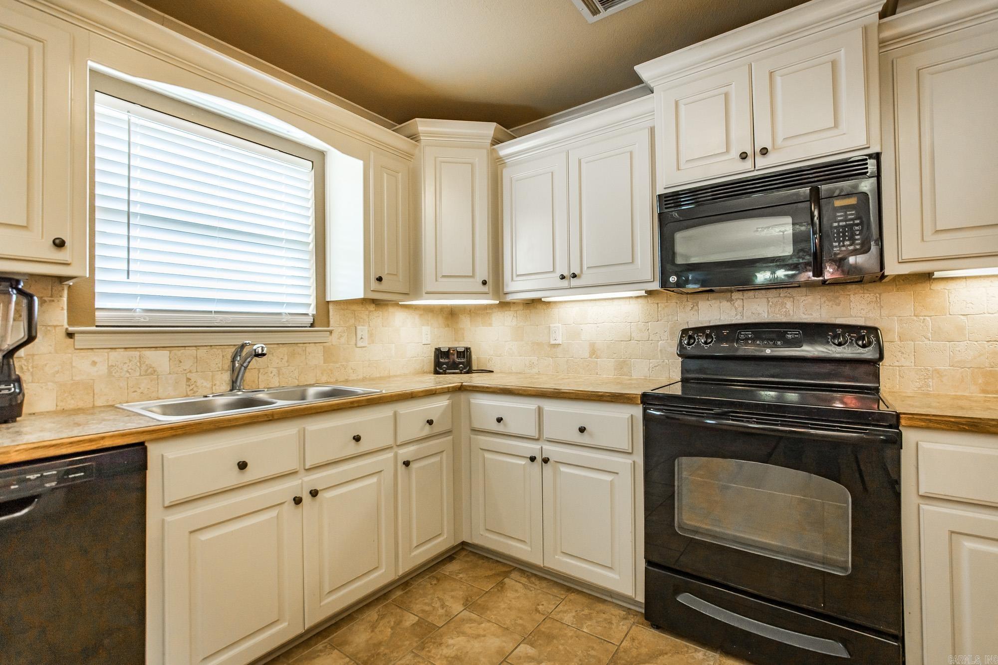 11 Birchwood Drive Ward, AR 72176