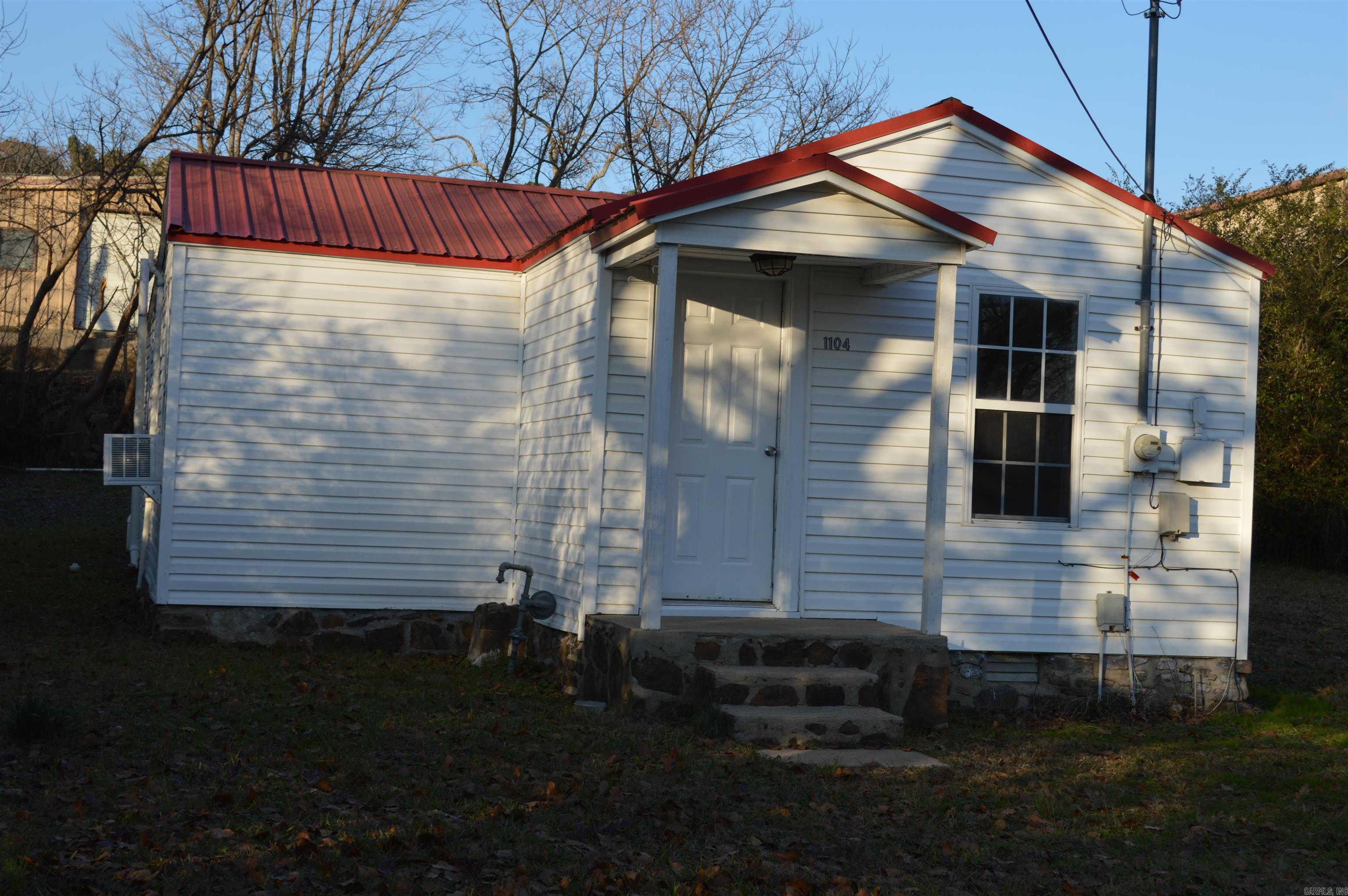 1104 W Searcy  Heber Springs, AR