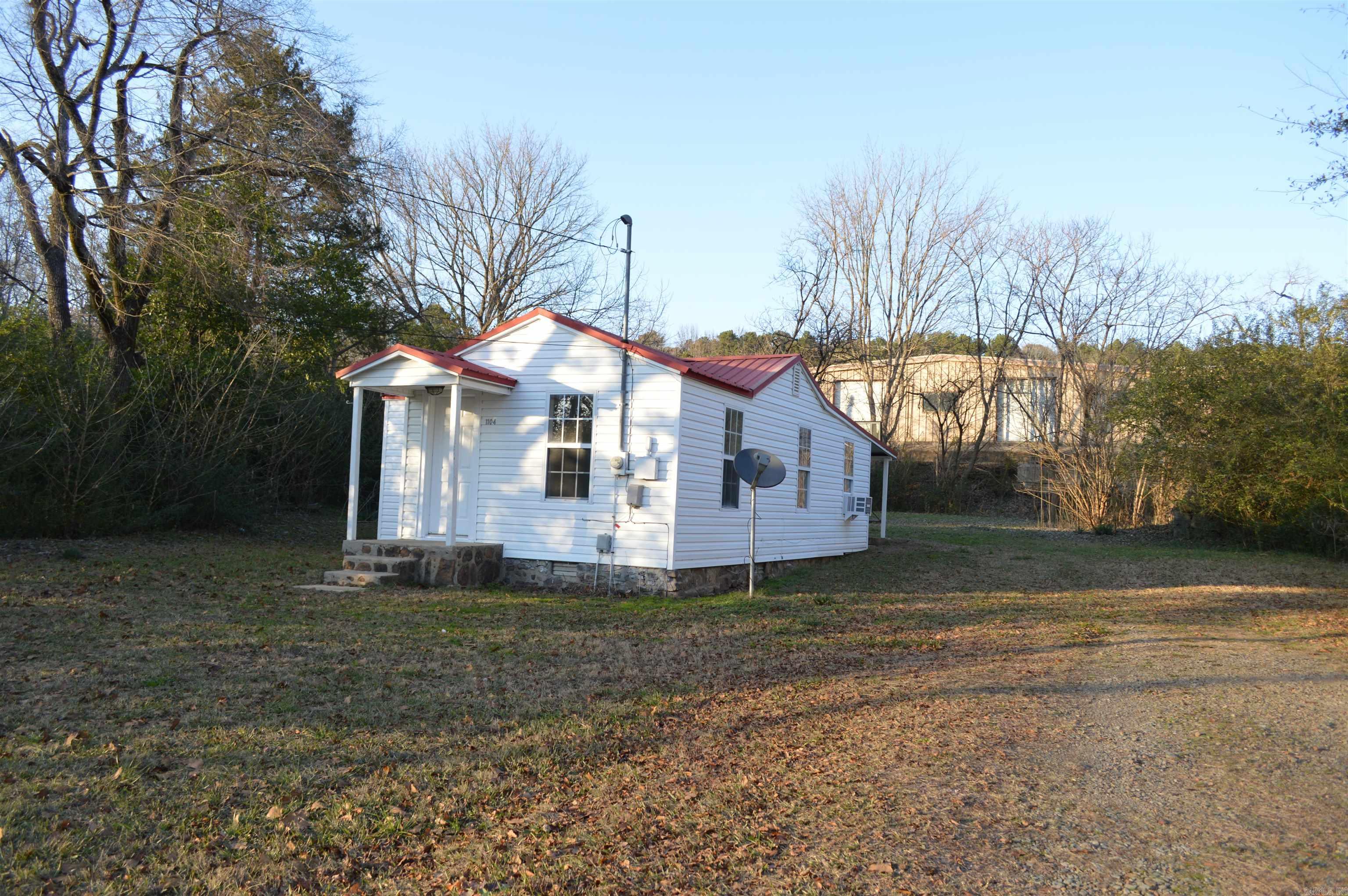 1104 W Searcy  Heber Springs, AR