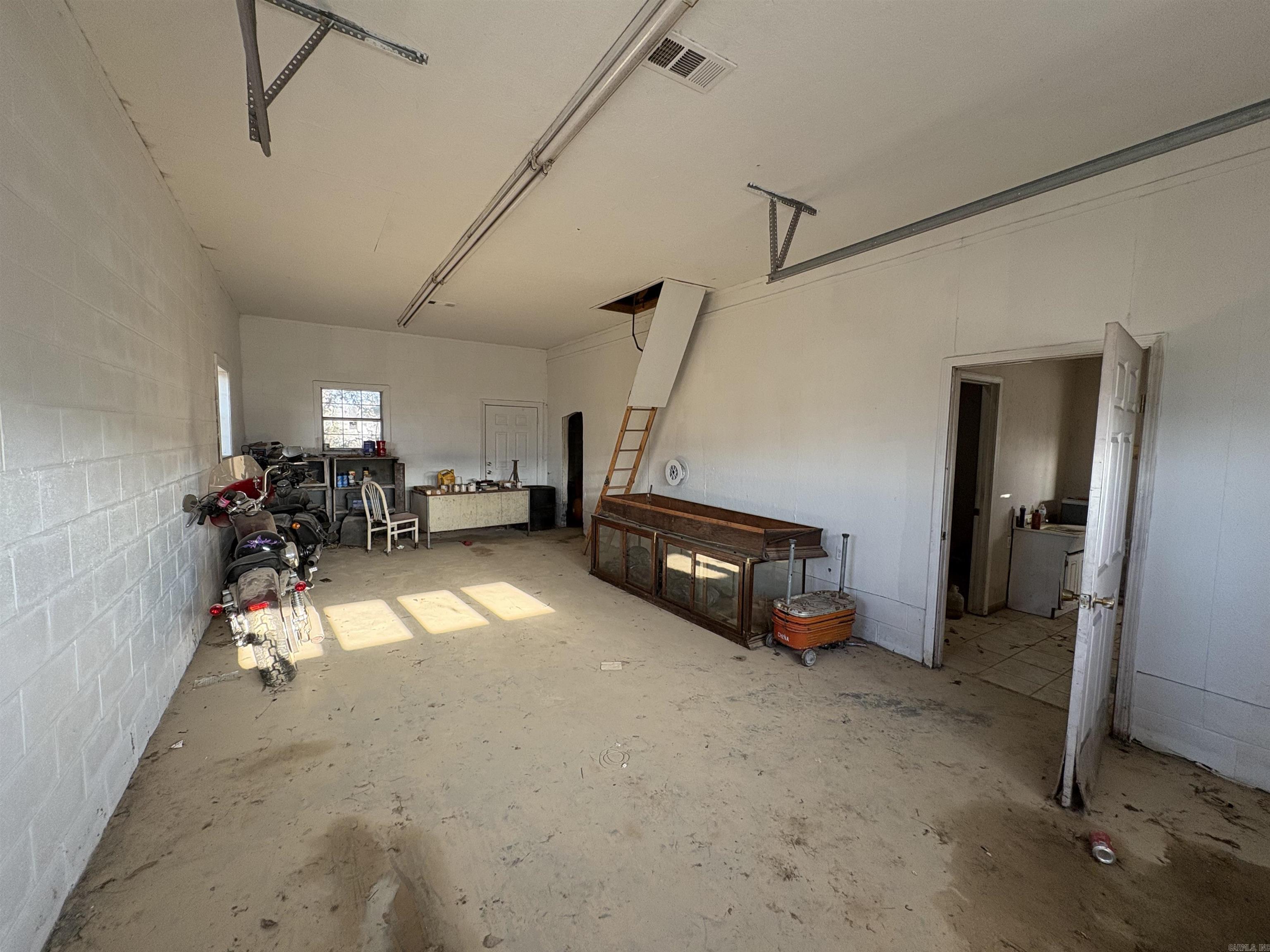 2819 N HWY 49  Paragould, AR