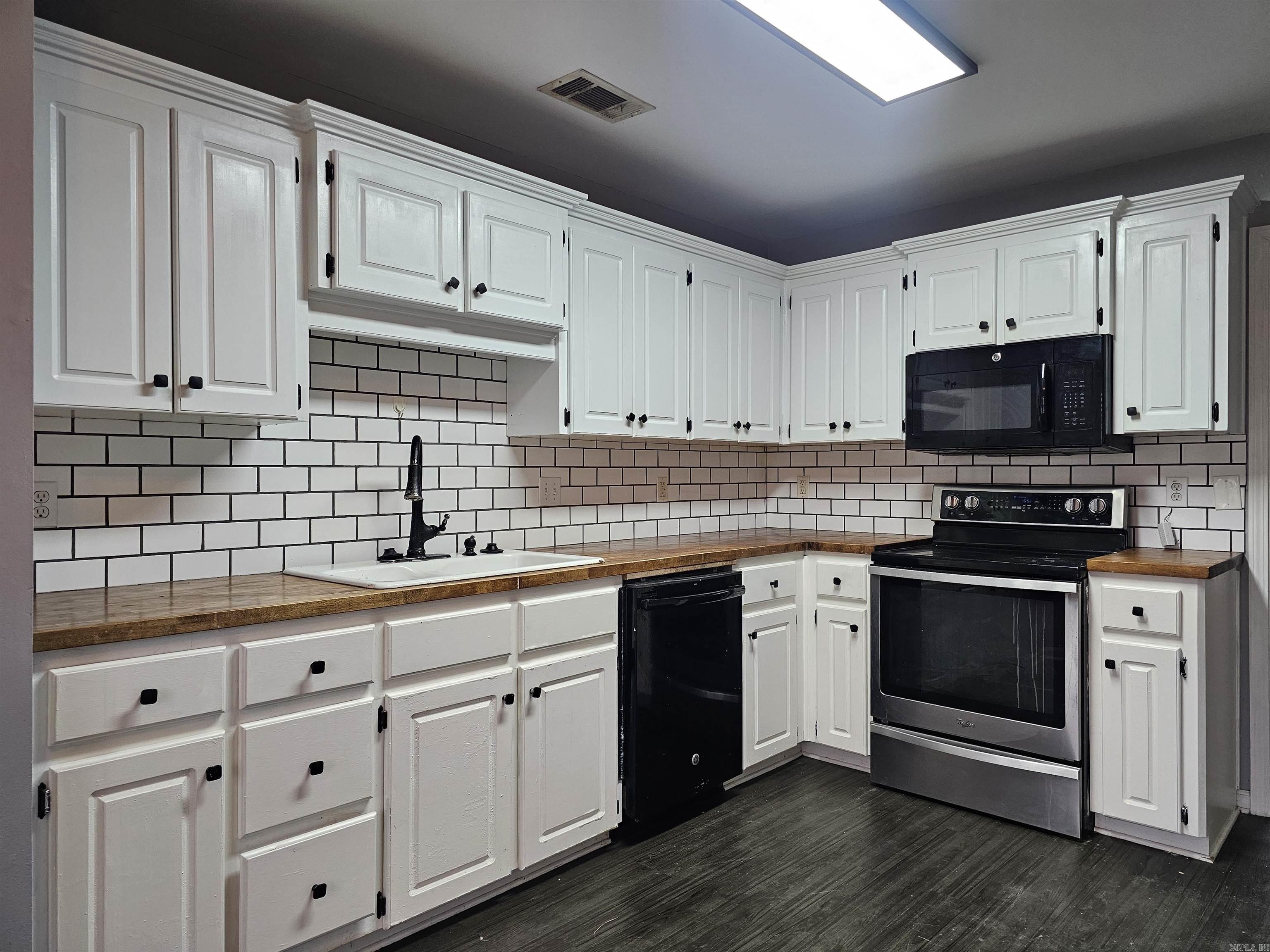 22 Applewood Dr.  Cabot, AR