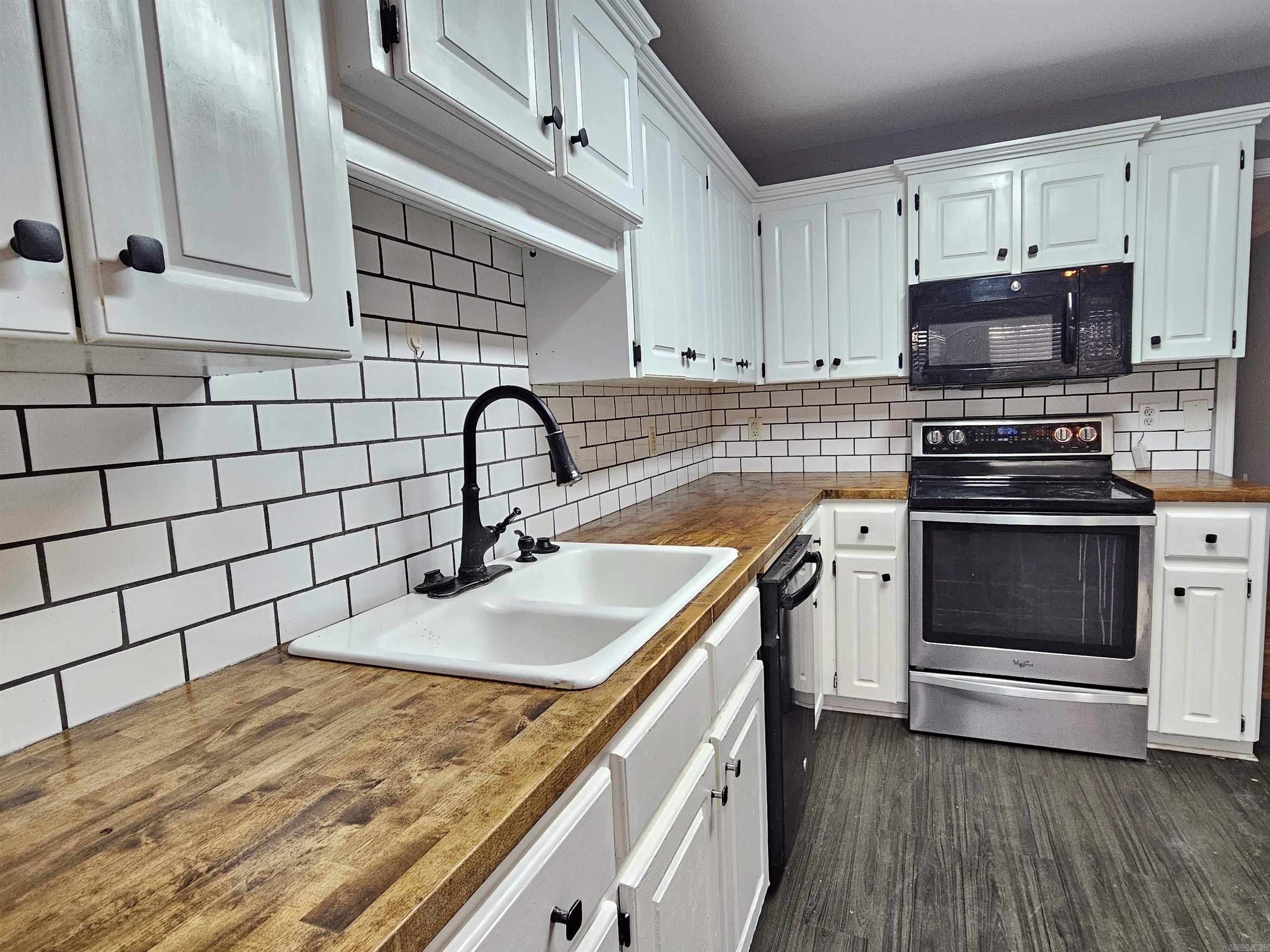 22 Applewood Dr.  Cabot, AR