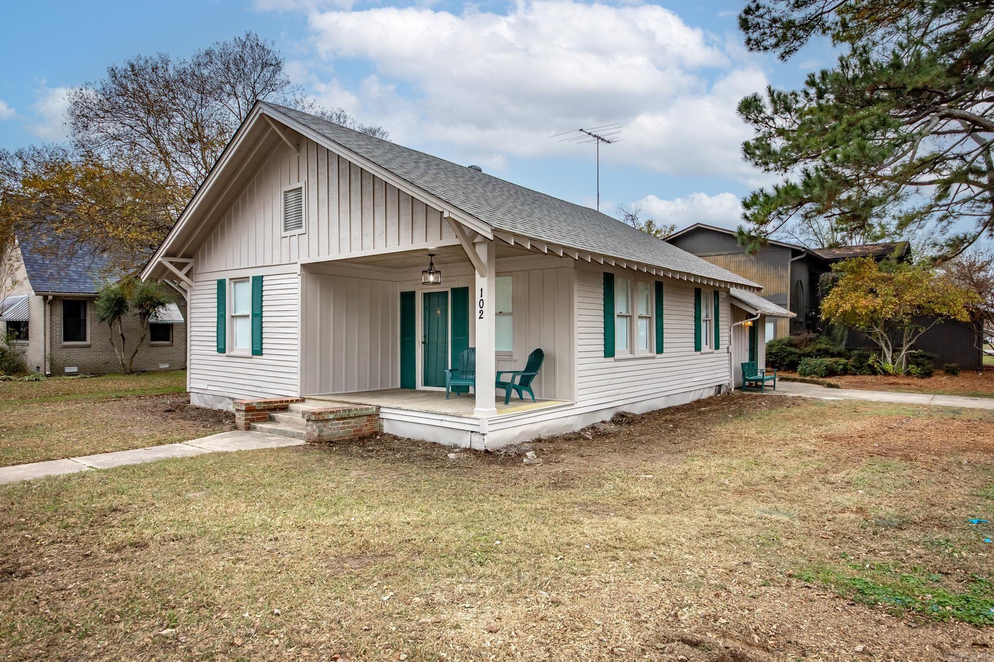 102 NE 5th  England, AR