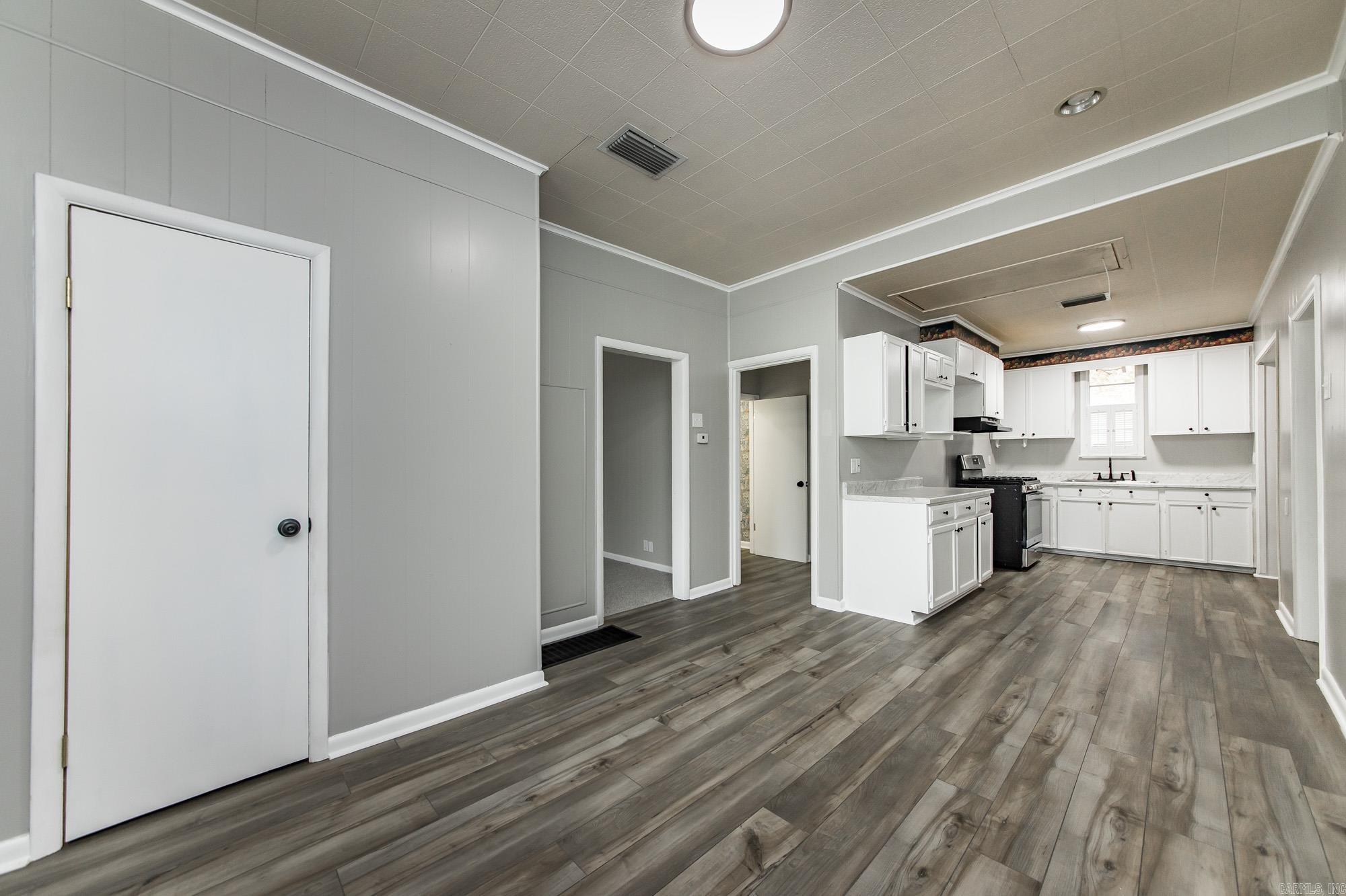 102 NE 5th  England, AR