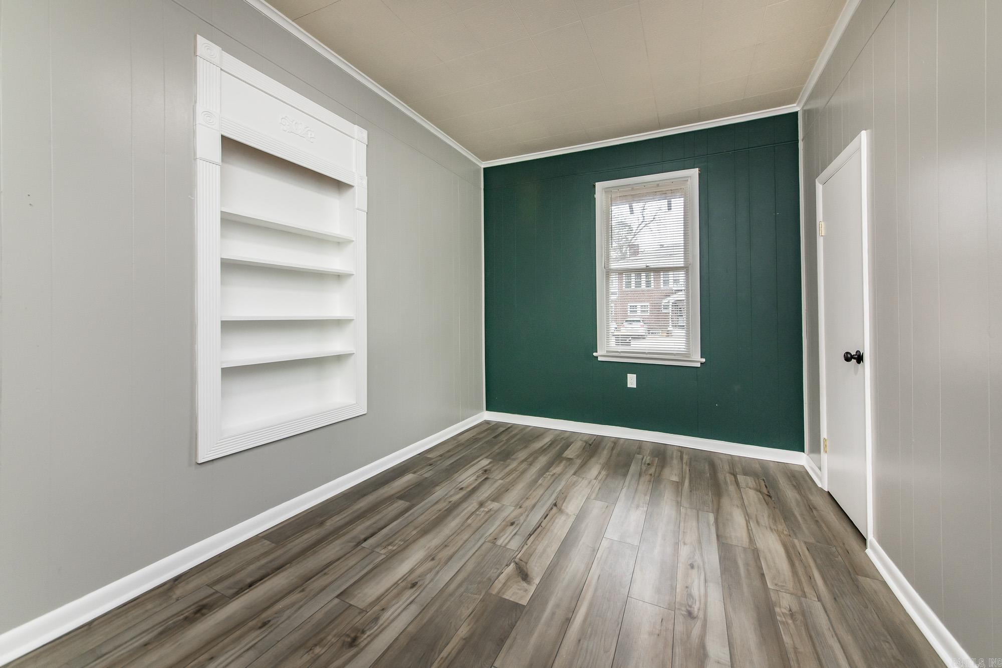 102 NE 5th  England, AR