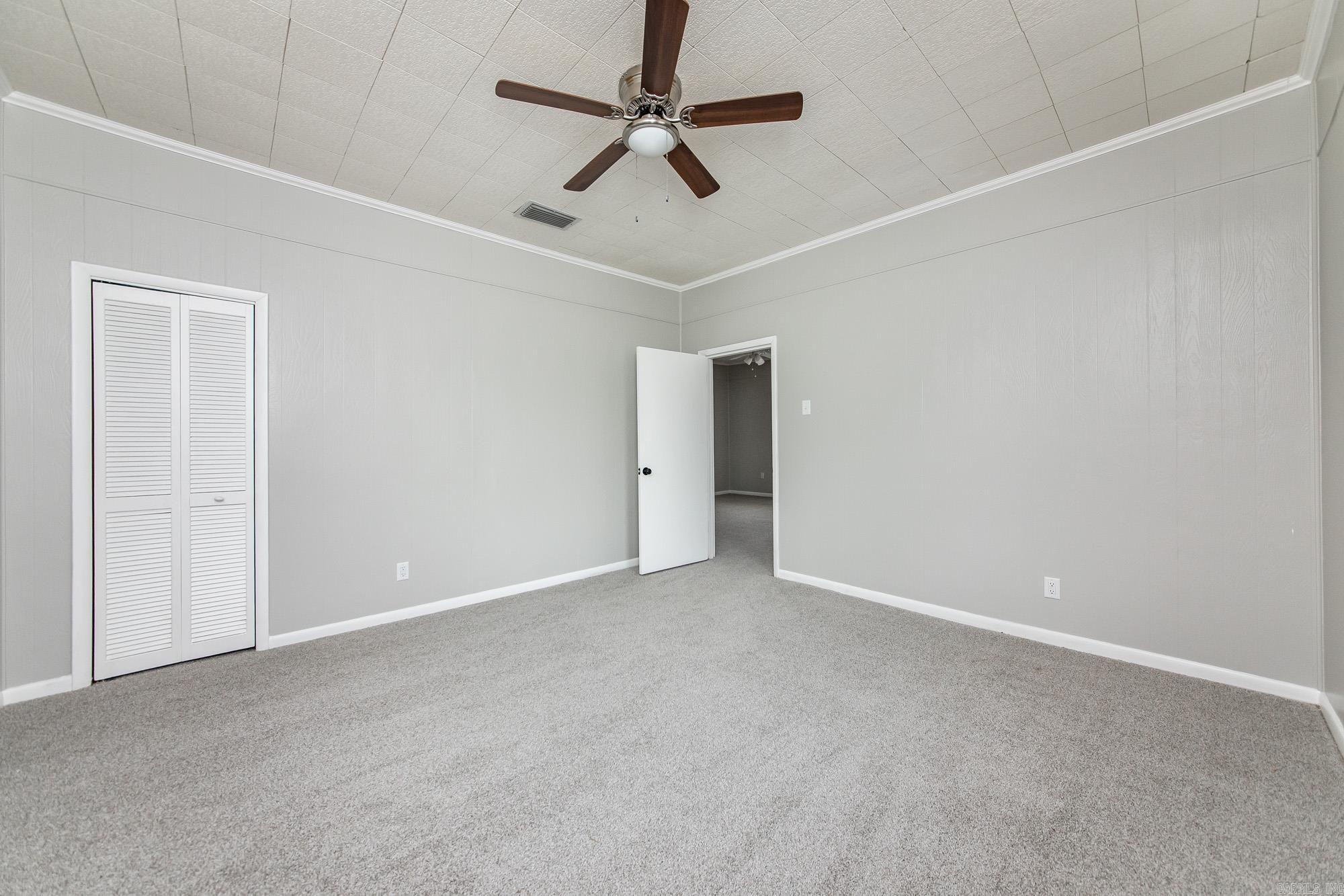 102 NE 5th  England, AR