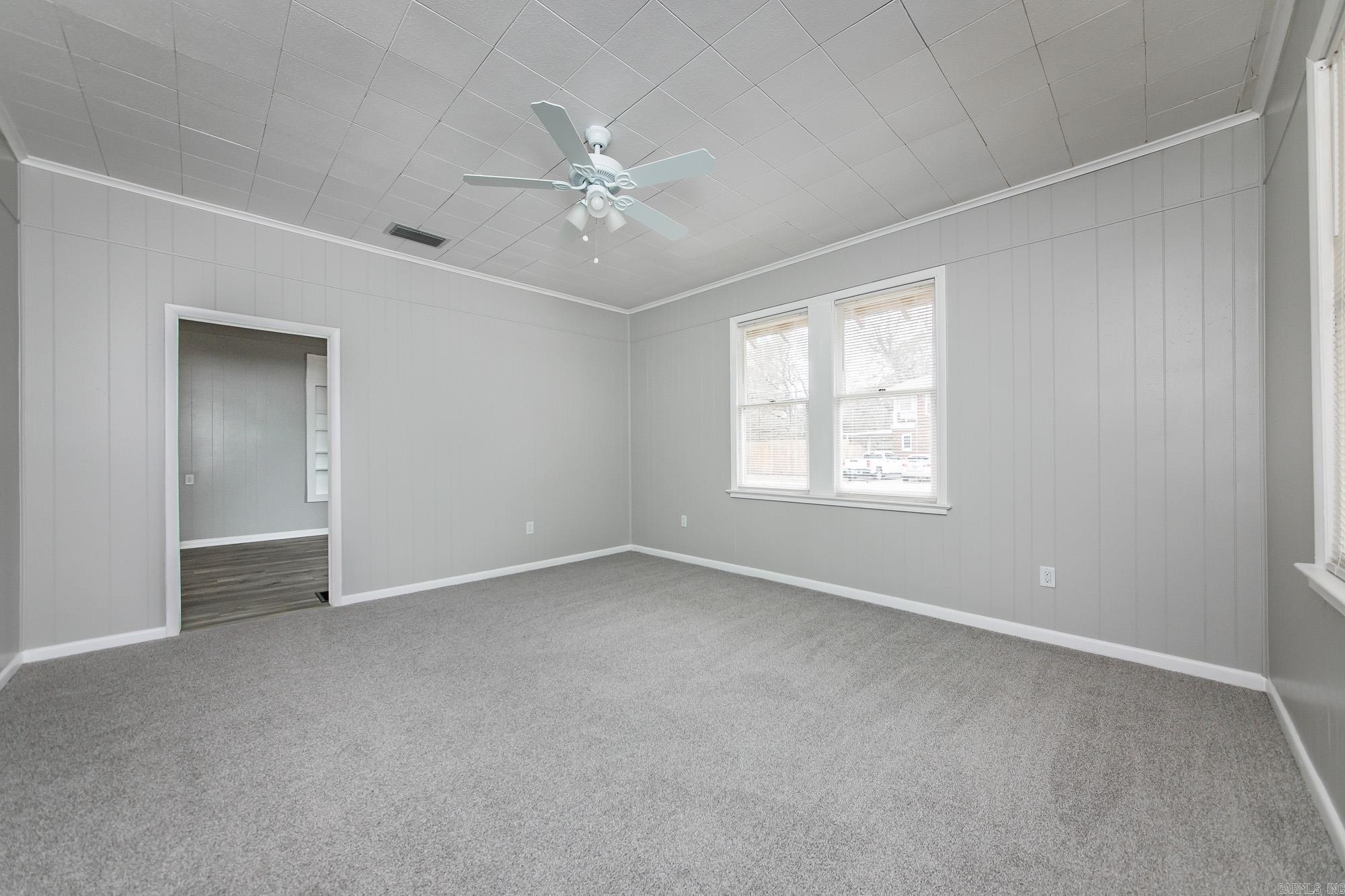 102 NE 5th  England, AR