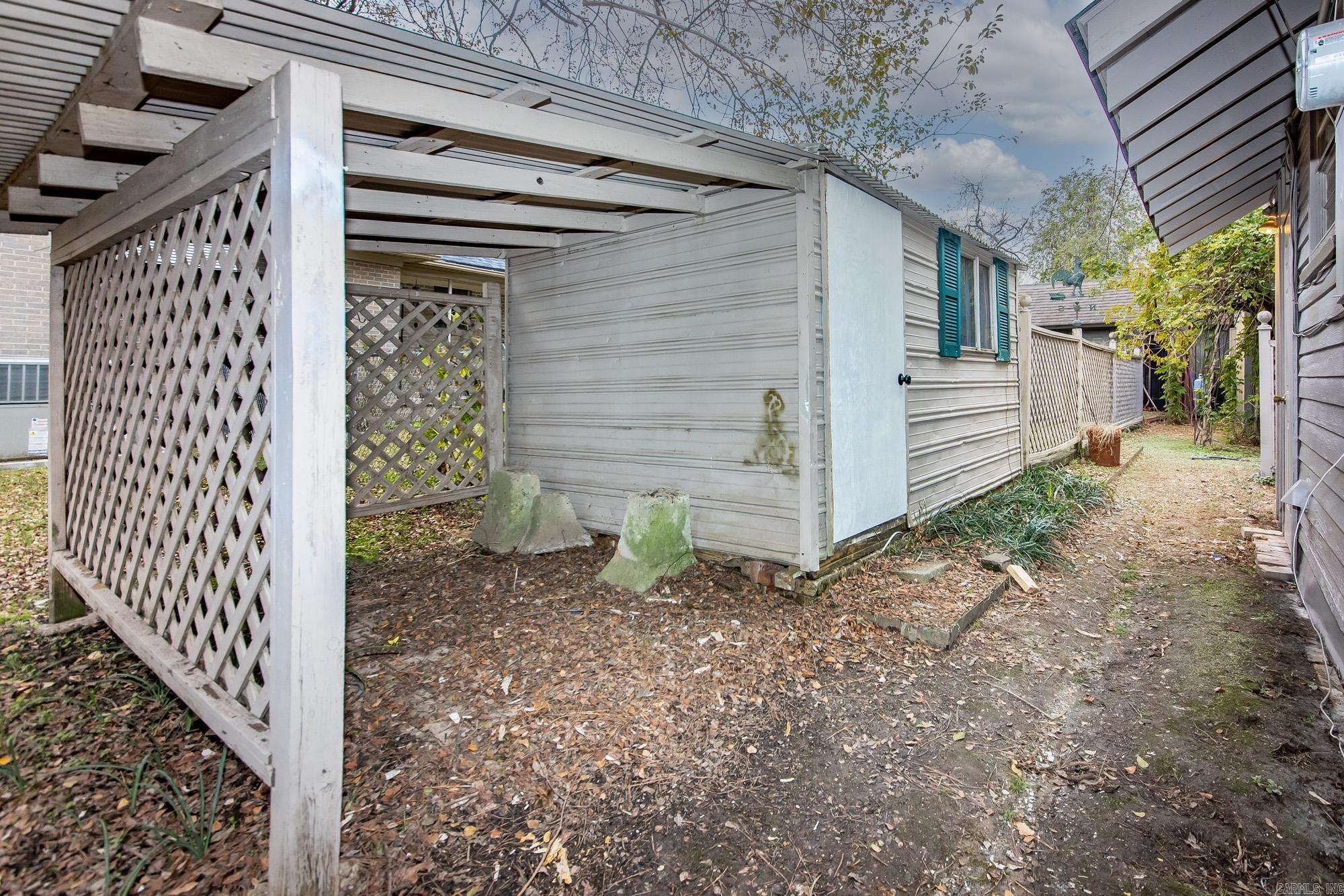 102 NE 5th  England, AR