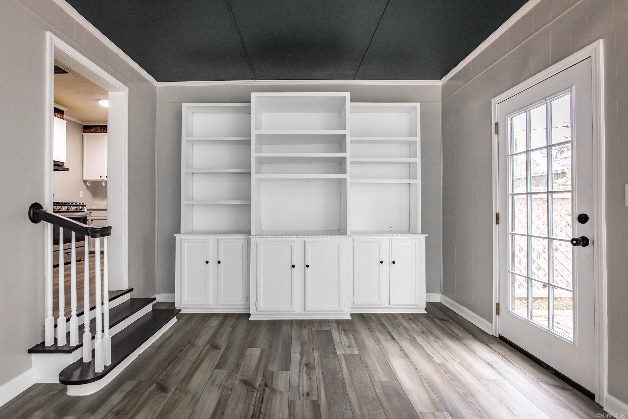 102 NE 5th  England, AR