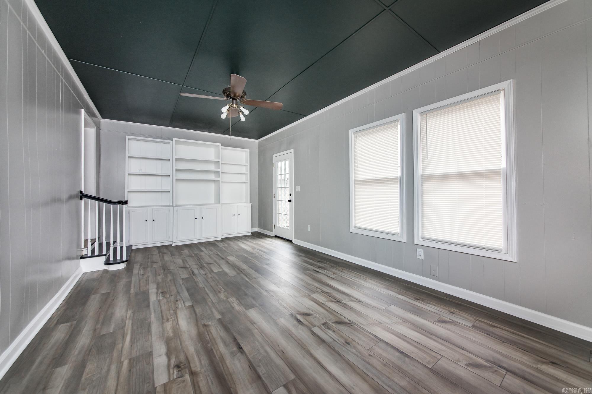 102 NE 5th  England, AR