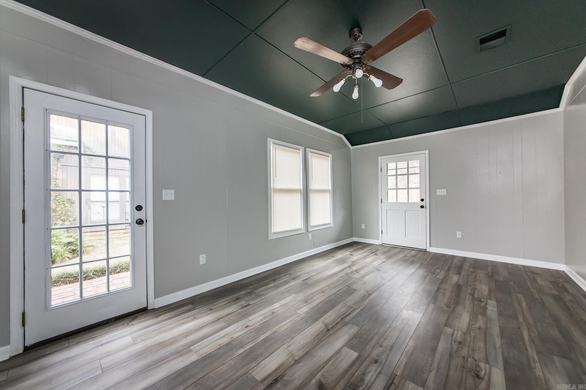 102 NE 5th  England, AR