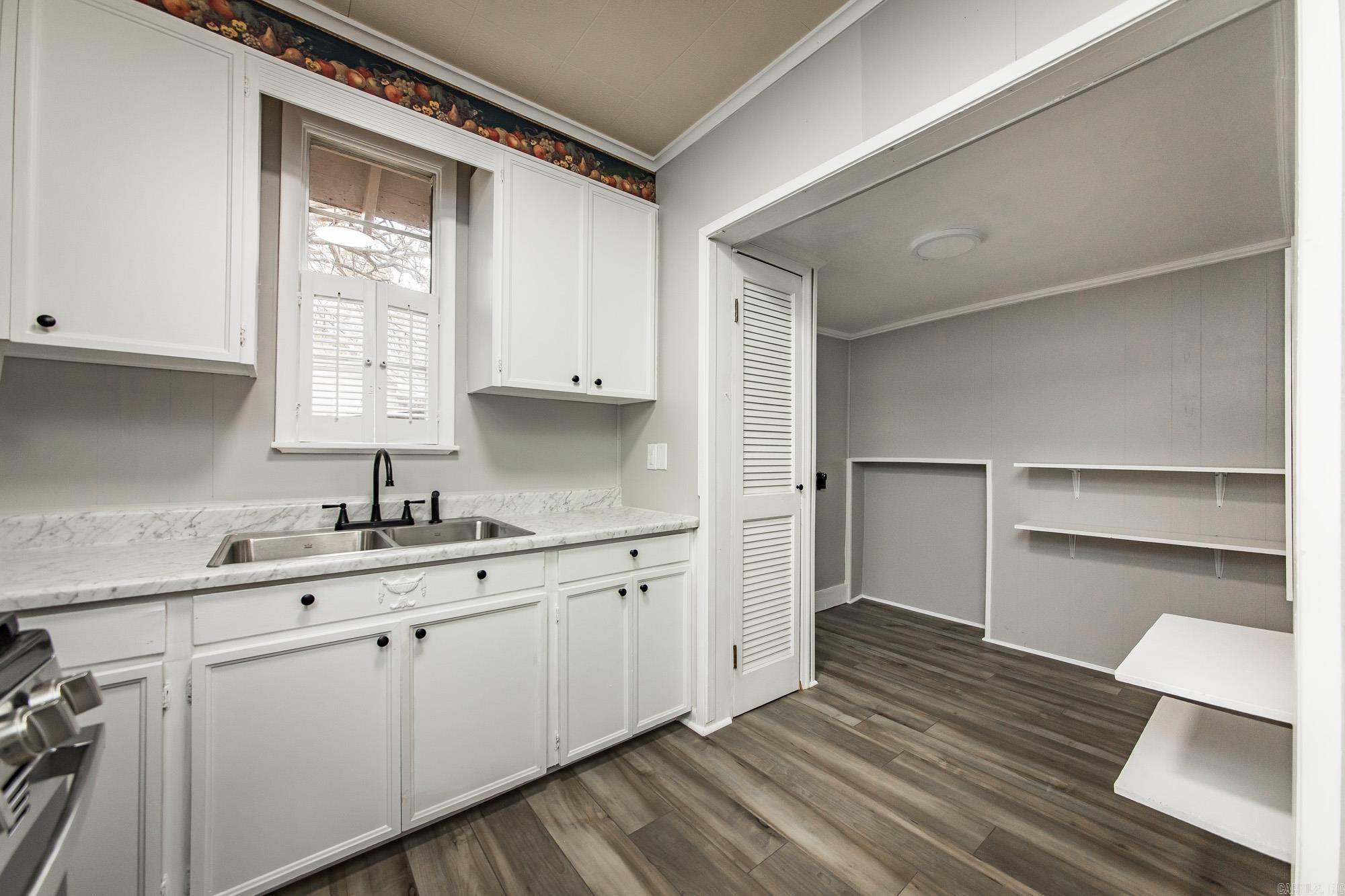 102 NE 5th  England, AR