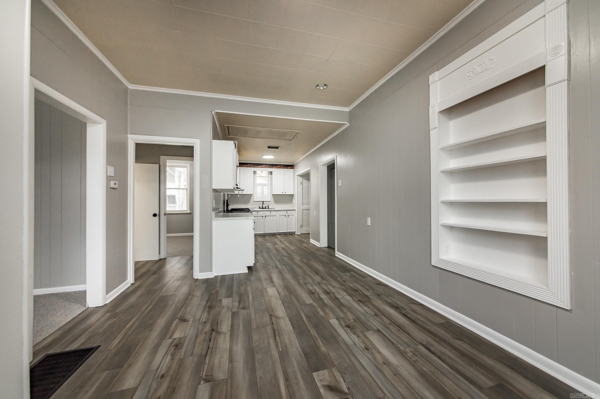 102 NE 5th  England, AR