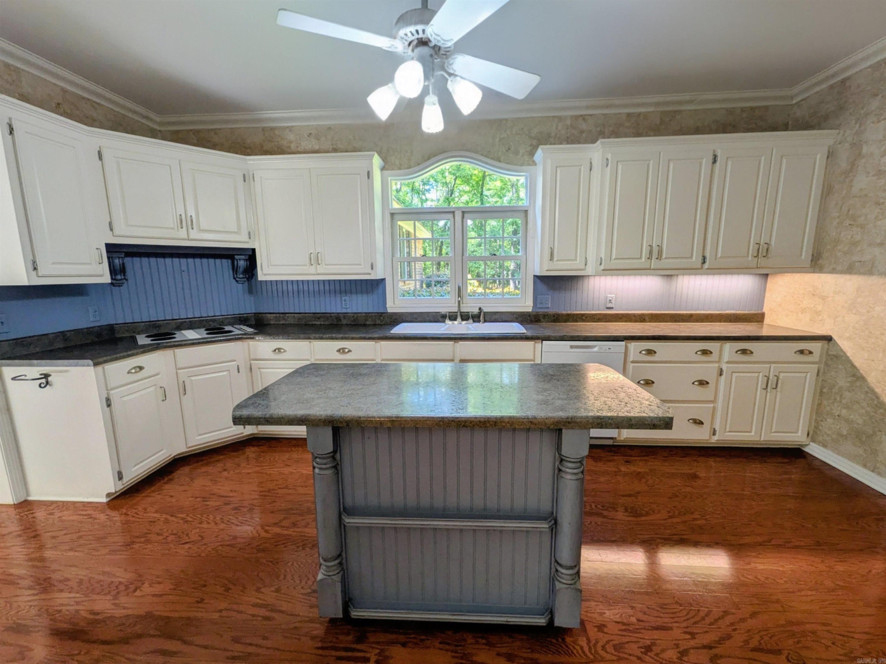 194 Cal Ray Dr. Camden, AR 71701